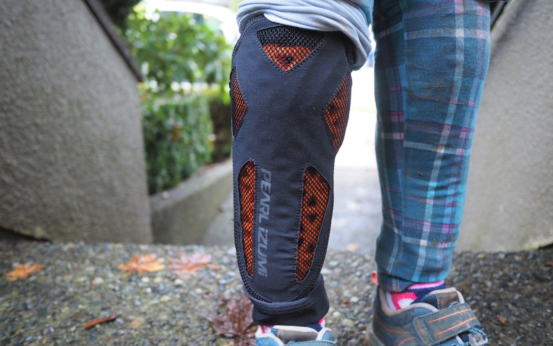 Pearl Izumi Elbow Pads NSMB AndrewM (2).JPG