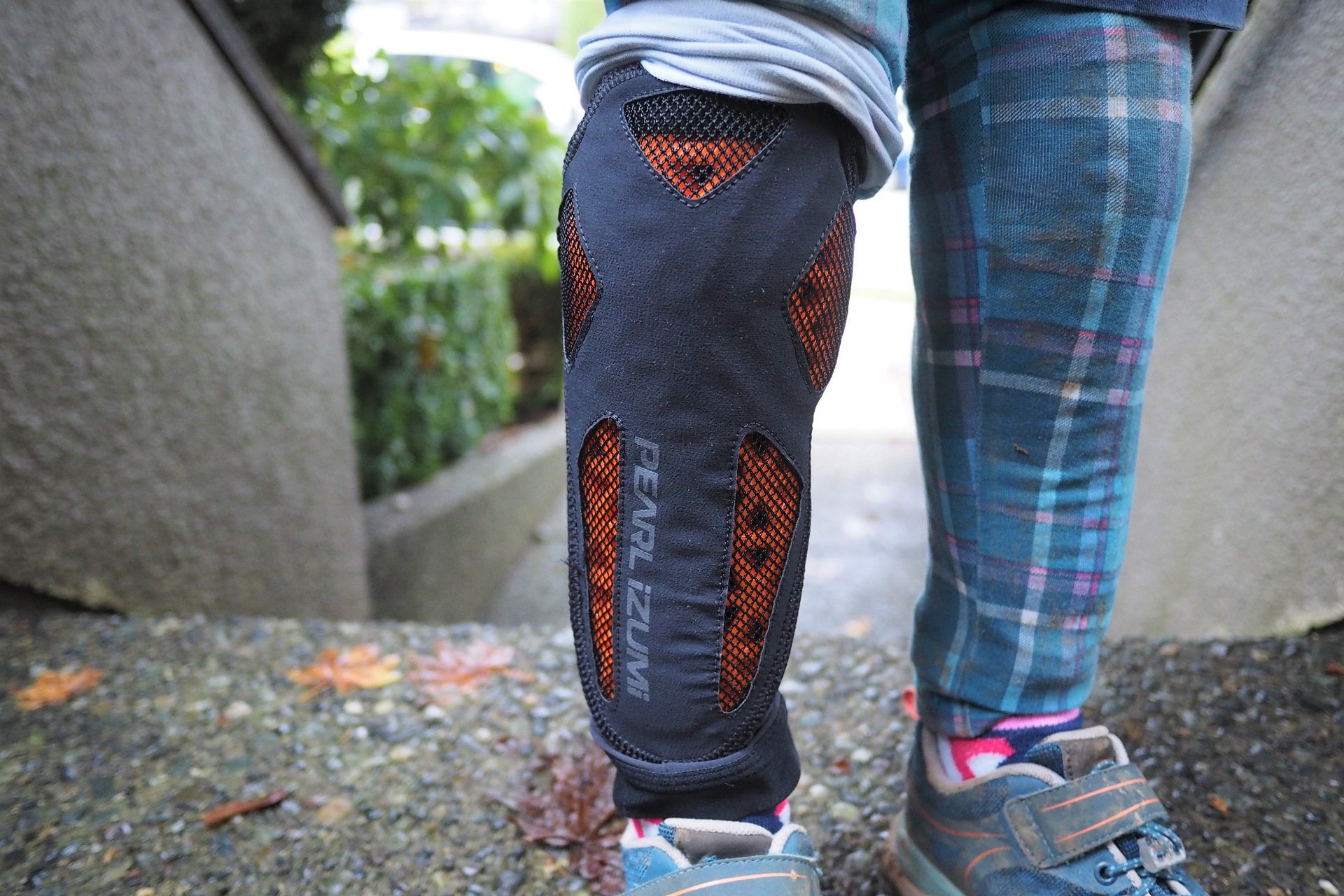 Pearl Izumi Elbow Pads NSMB AndrewM (2).JPG