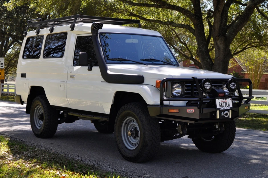 1993_toyota_land_cruiser_1584034872a56eb1e1f8cbe183b9DSC0202_Wondershare.jpg