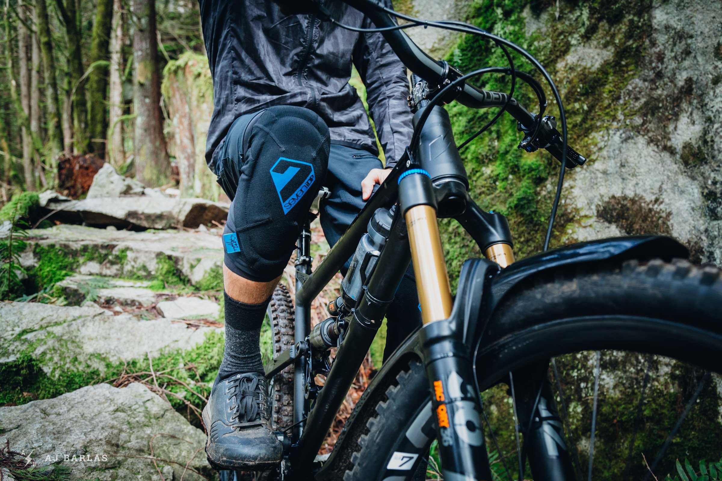 mtb knee pads canada