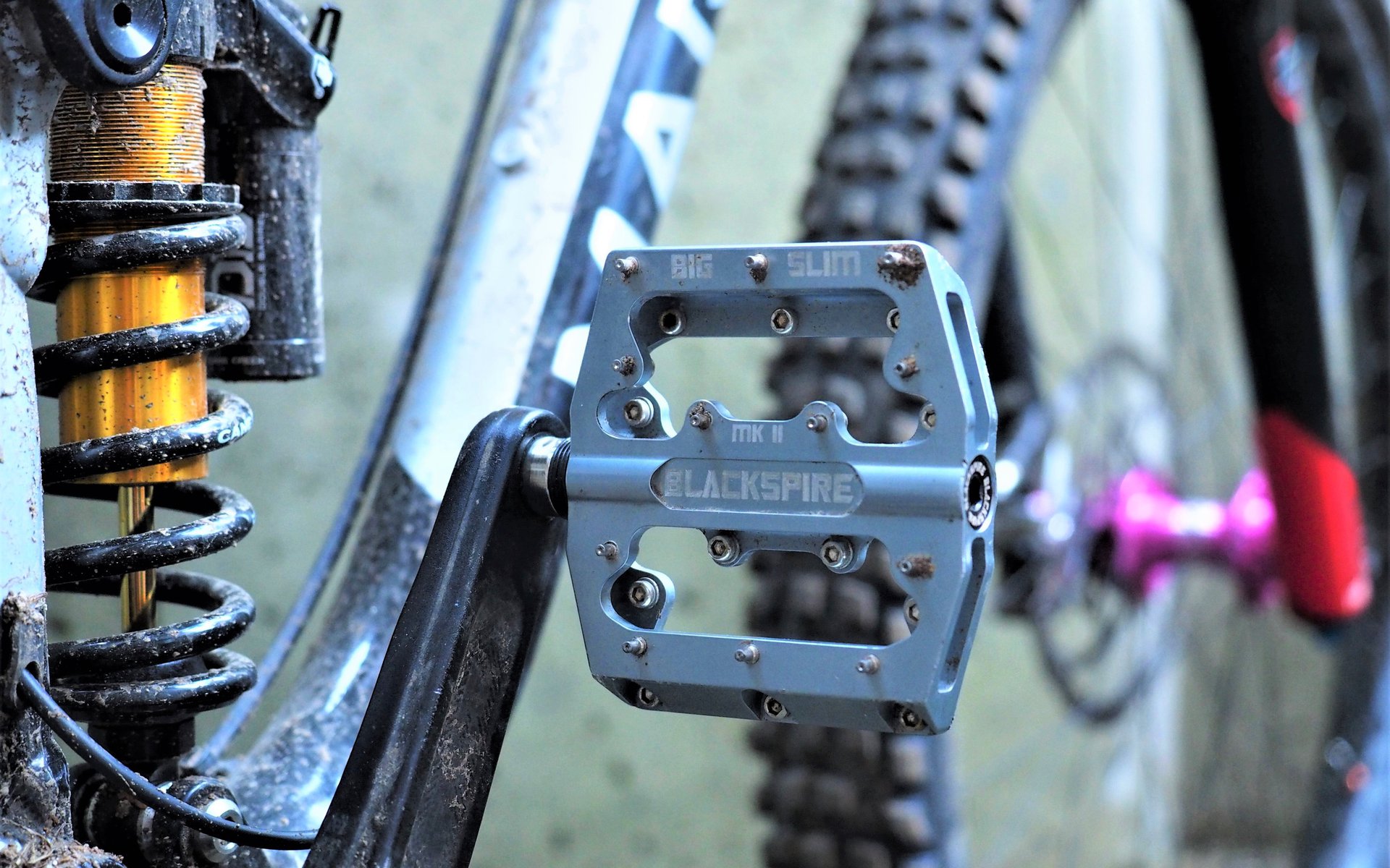 metal flat pedals