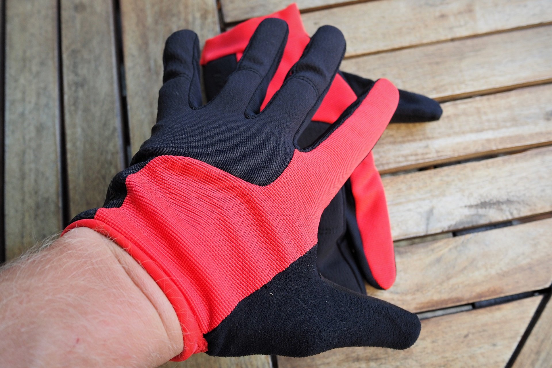 A review of Bontrager s Evoke and Rhythm Gloves