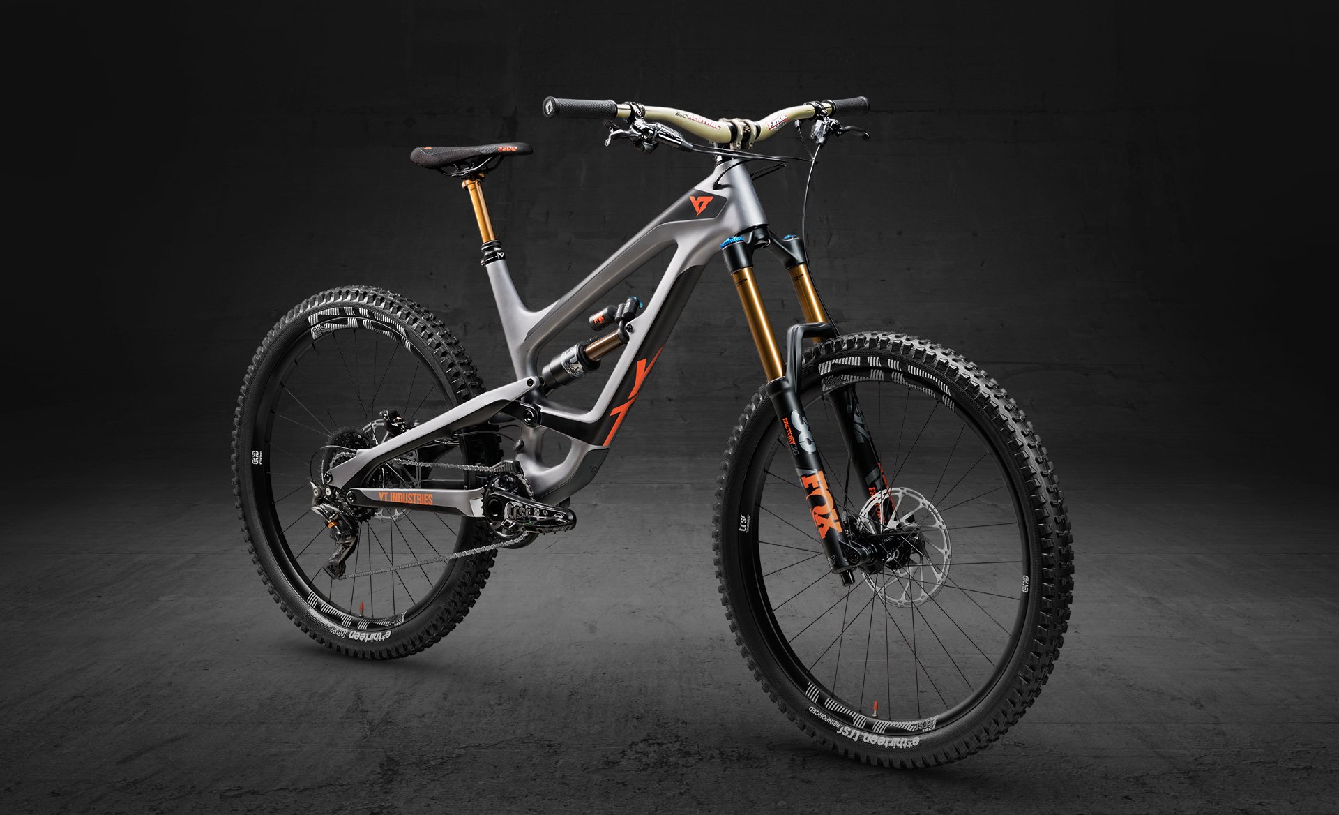 YT Capra 27 CF Pro Race three-quarter