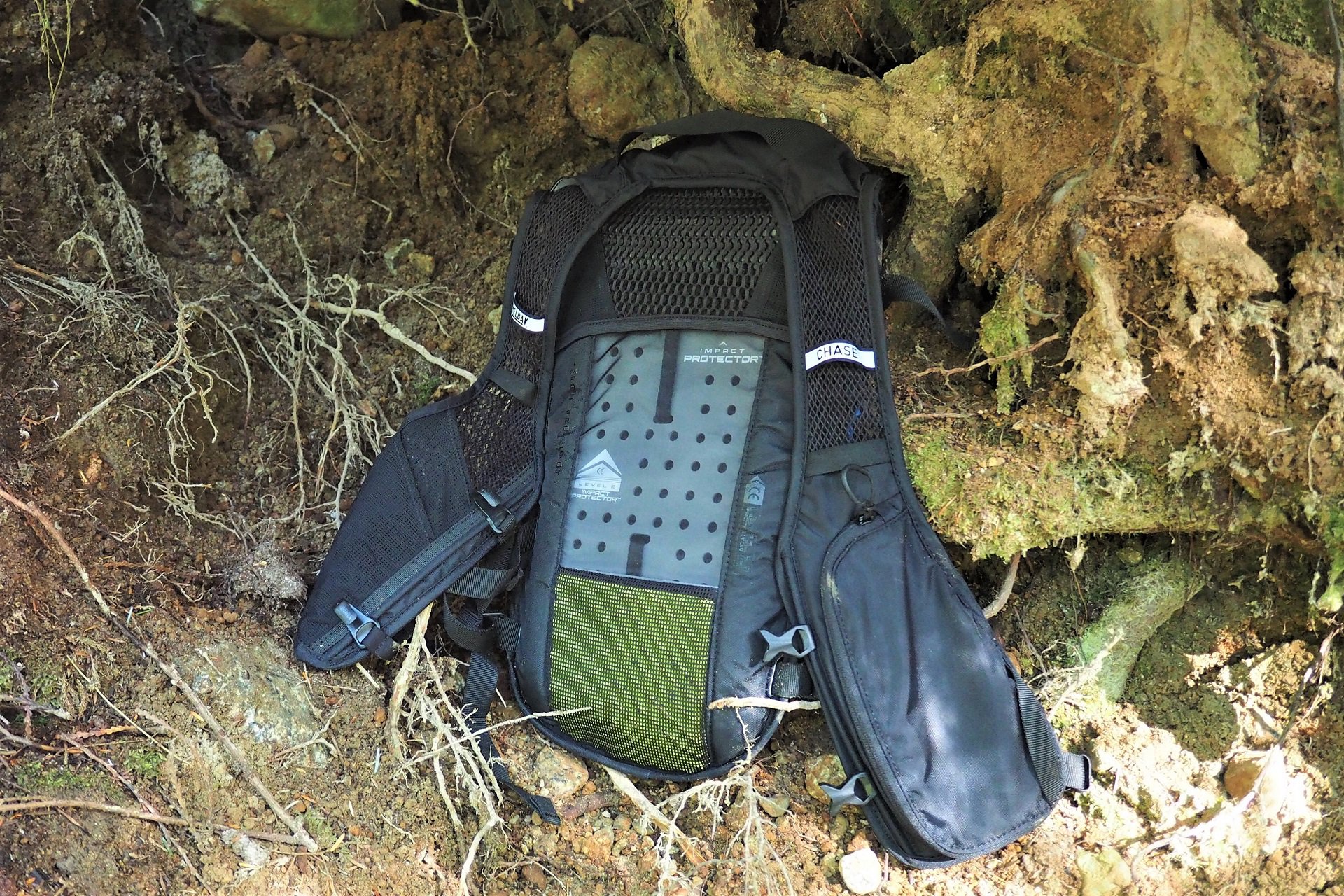 Hydration pack with outlet back protector