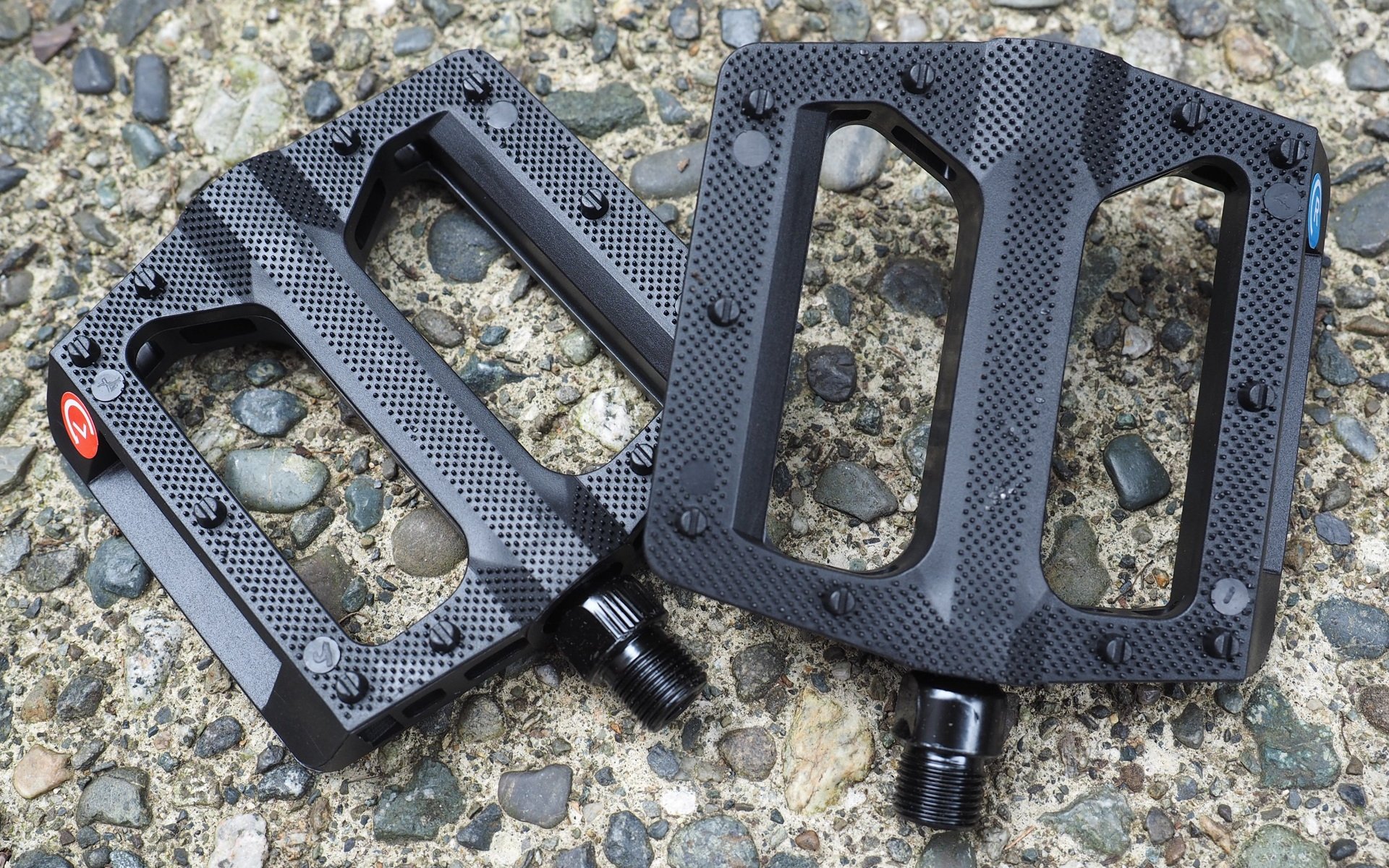 Bmx plastic pedals hot sale with metal pins