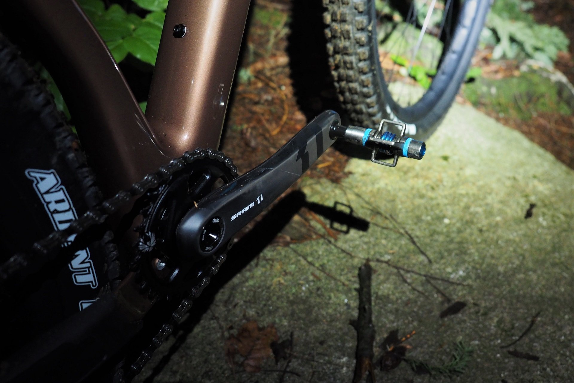 Crankbrothers Eggbeater Stance Enhanced NSMB AndrewM (4).JPG