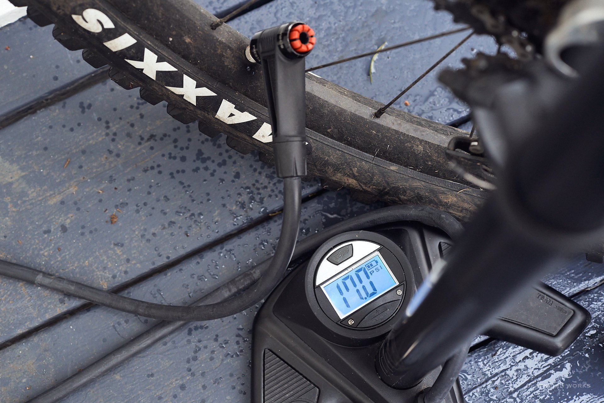 How to Mount a Stubborn Tubeless Tire (With a Floor Pump