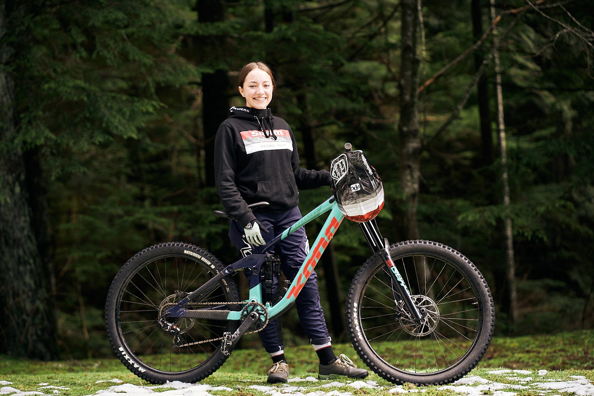 British female downhill mountain bikers hot sale