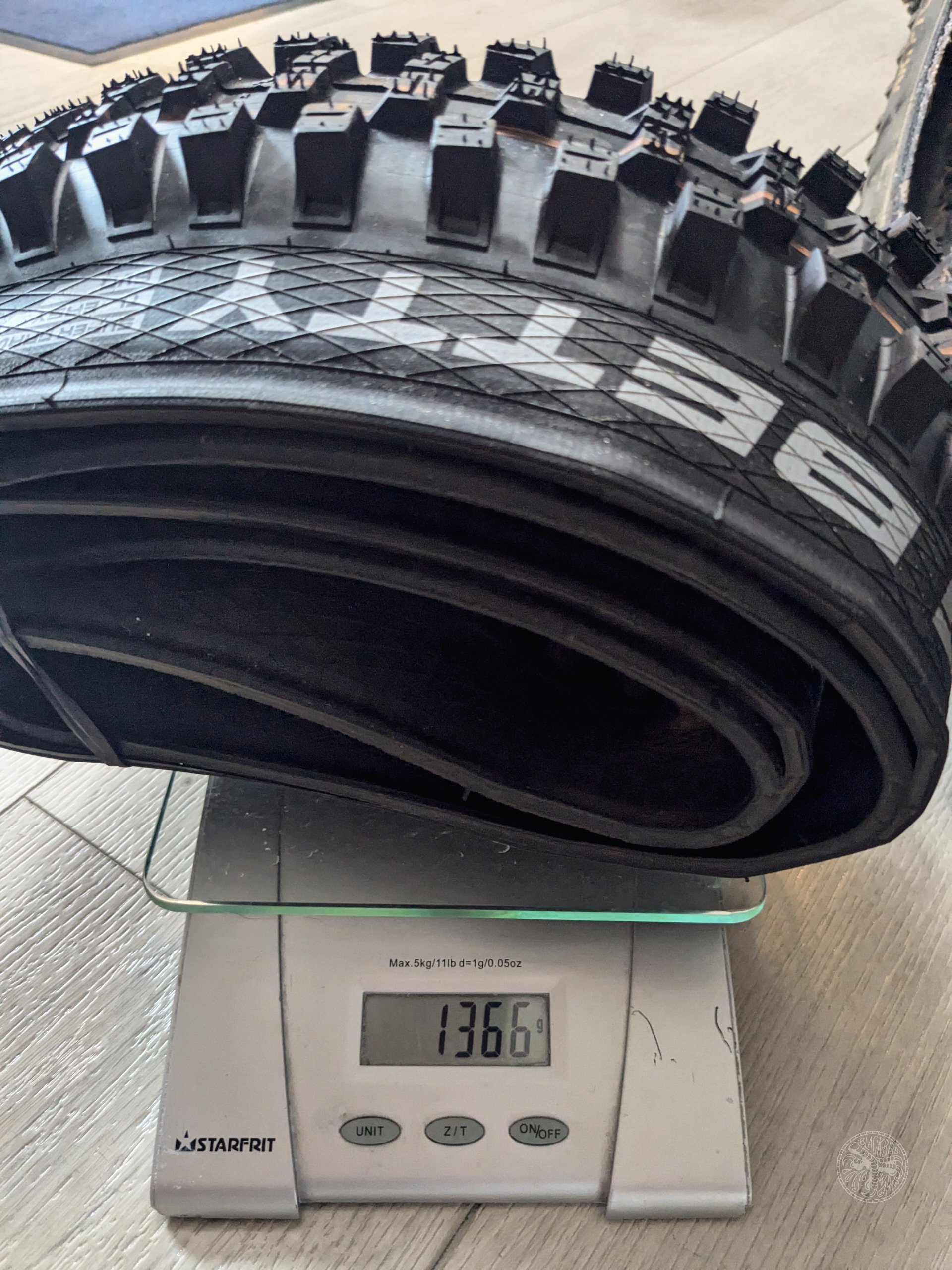 Amazon.com : Schwalbe Tacky Chan Mountain Tire, 27.5