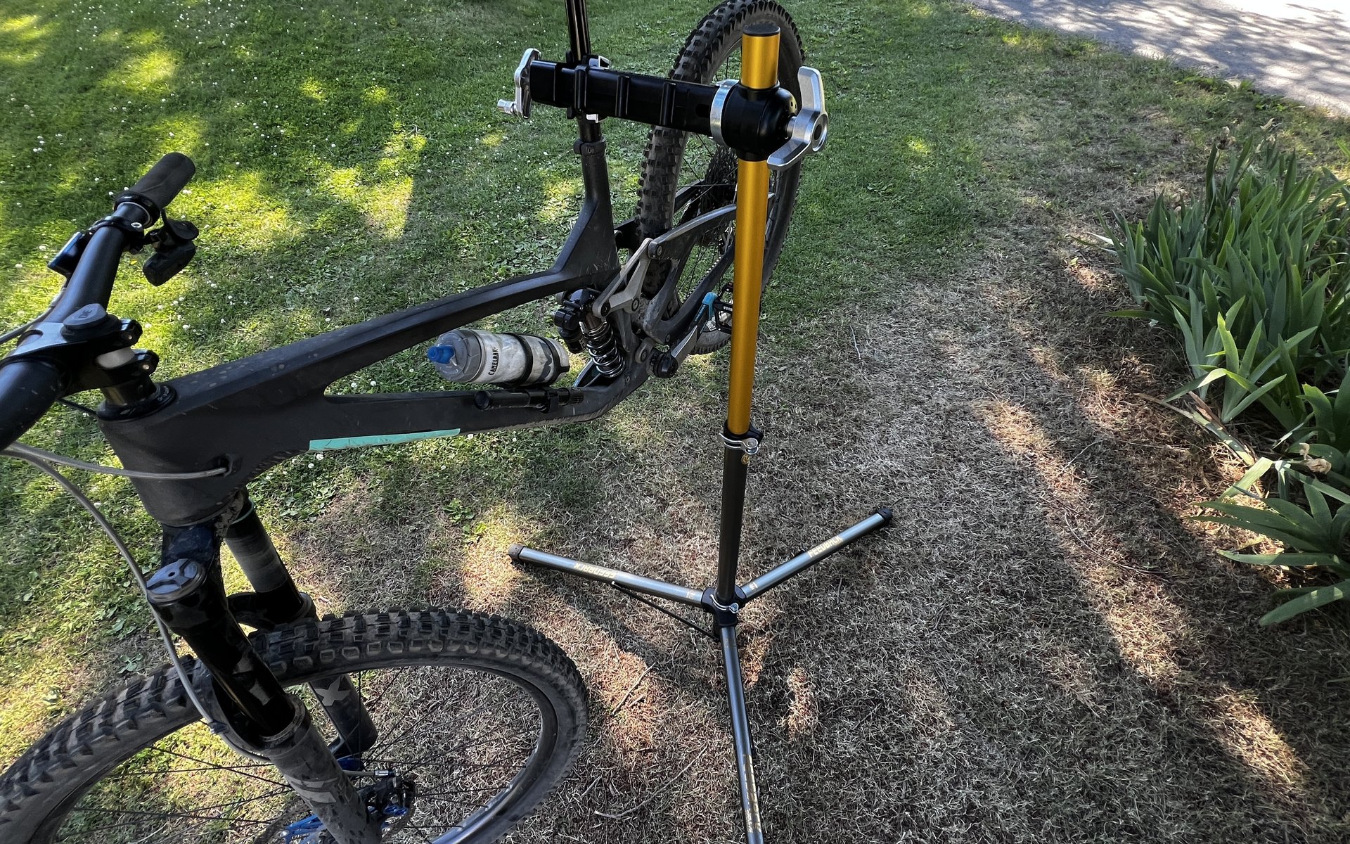 Feedback Sports 20th Anniversary Repair Stand cover copy