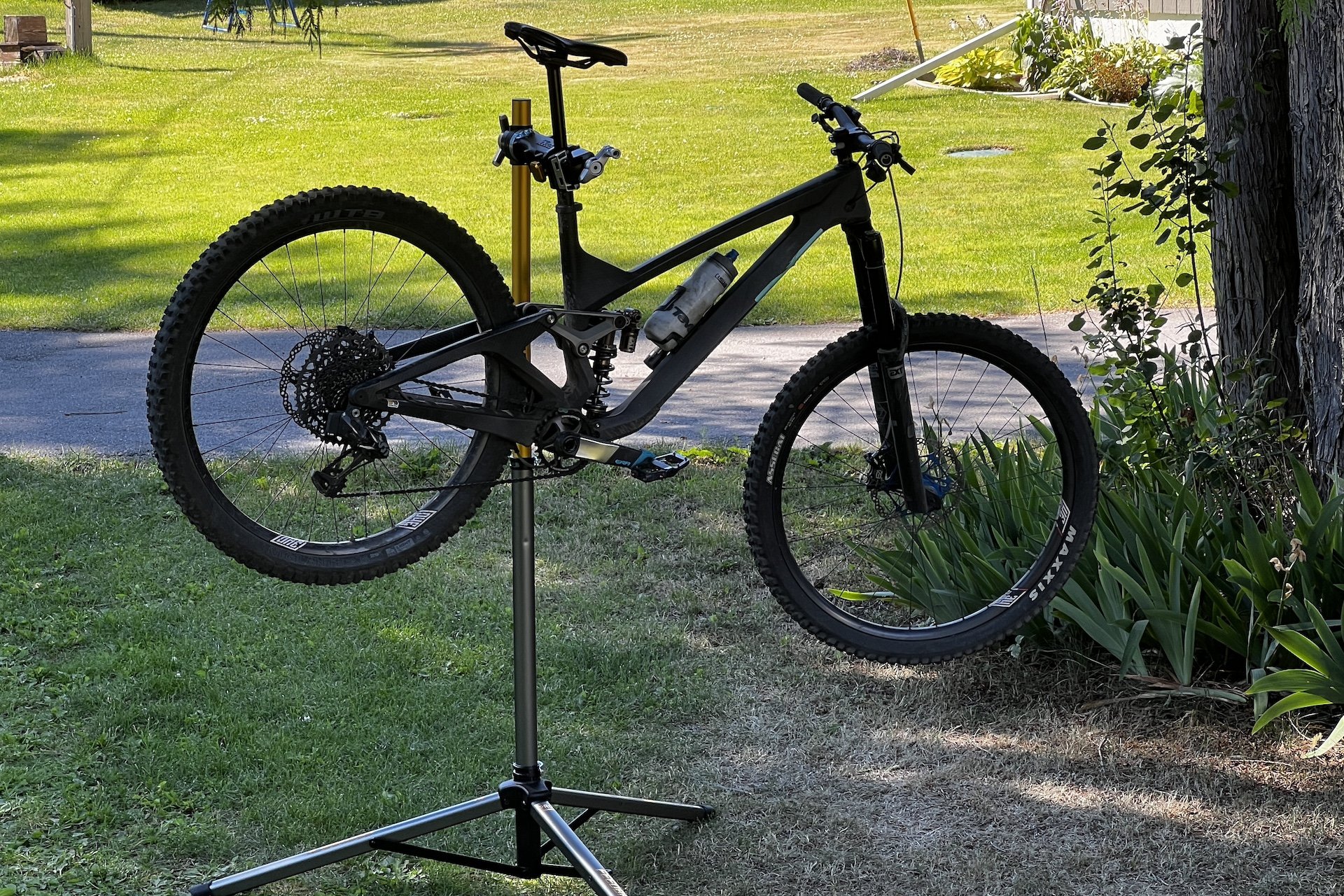 Feedback Sports 20th Anniversary Repair Stand 1