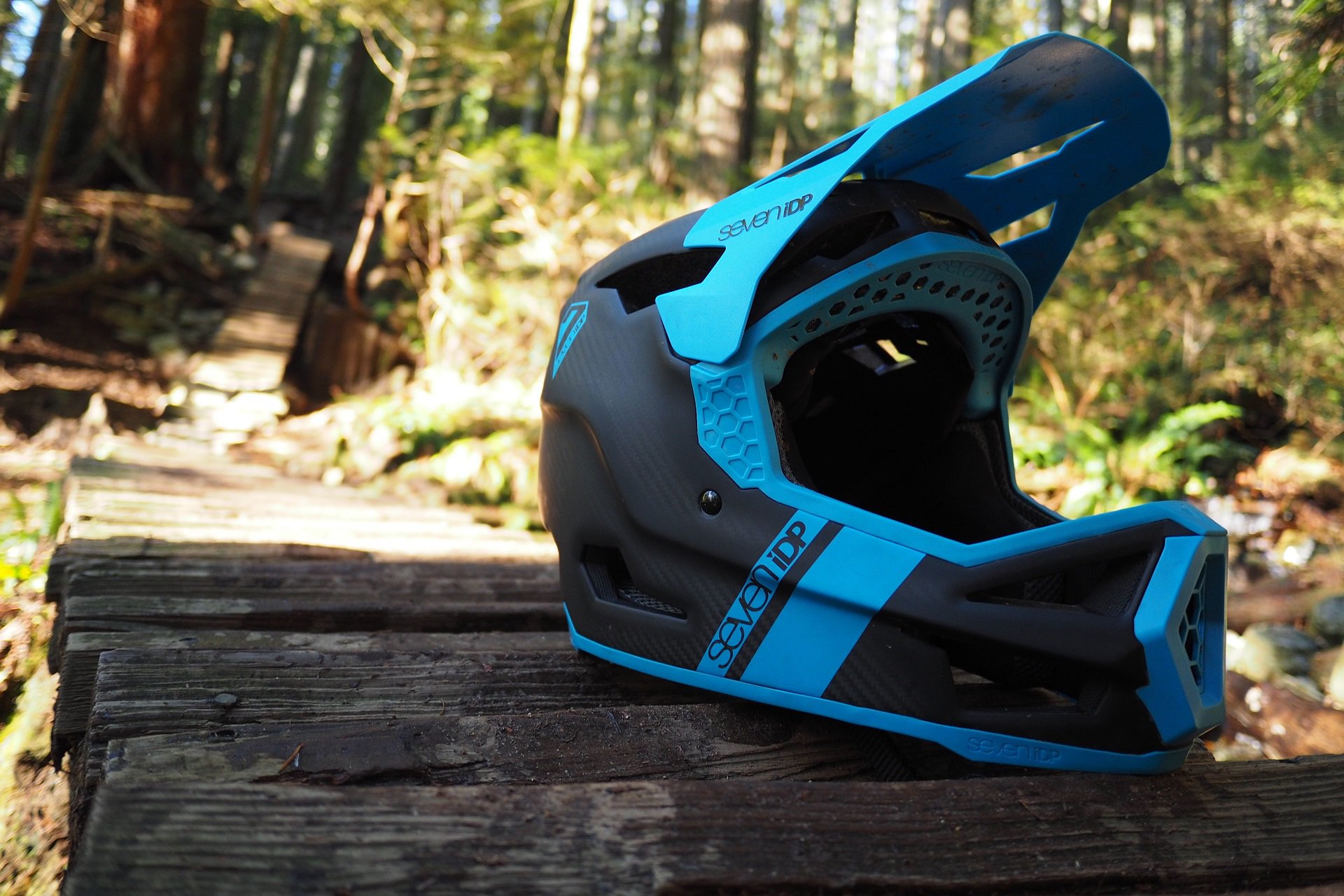 Are there any XC helmets with face bars?