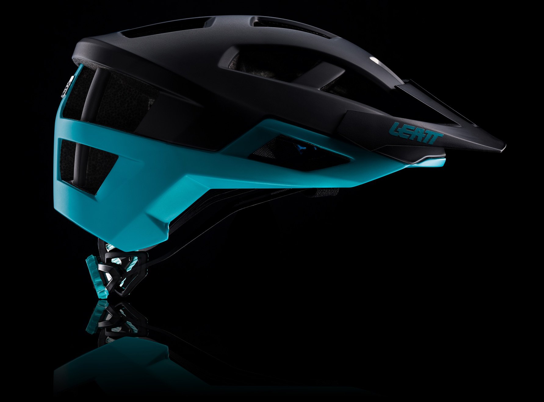 LEATT_2018_Helmet-DBX2.0_0006.jpg