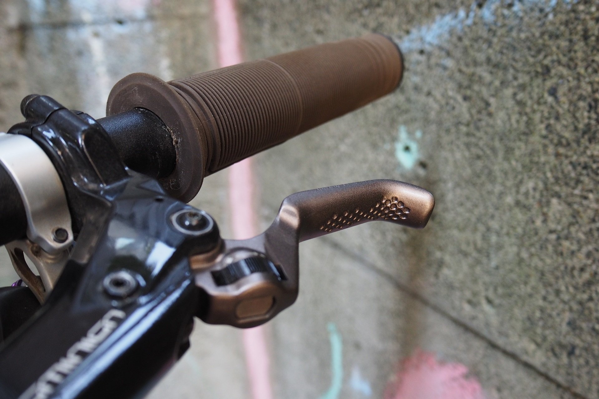 Brake best sale grips mtb