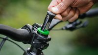 OneUp-Components-EDC-Lite-On-Bike-Green-Tool-Grab.jpg