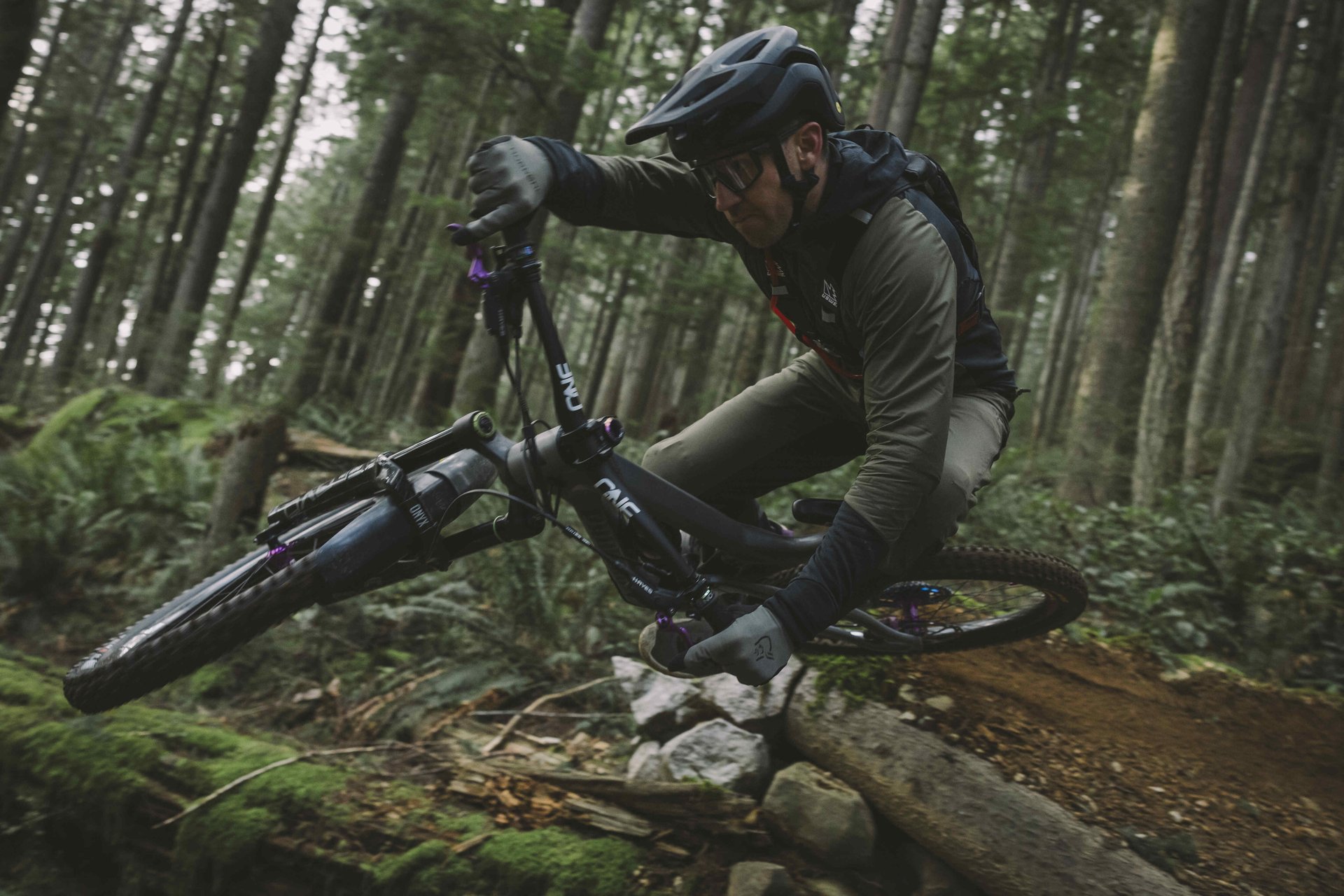 OneUp Components V2 Carbon Handlebar-Metailler (1)