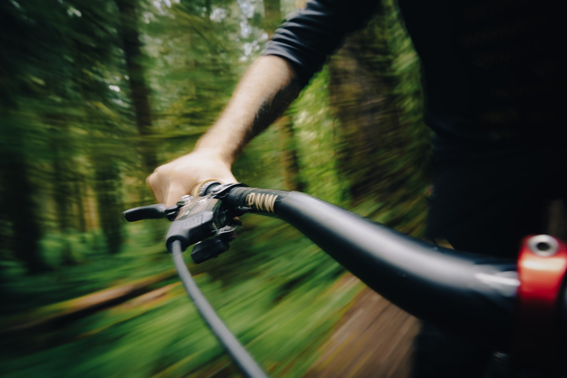 PNW_Components_Gen_3_Range_Handlebar-Rider_Yoann_Barelli-Photographer_Mike_Gamble-8.jpg