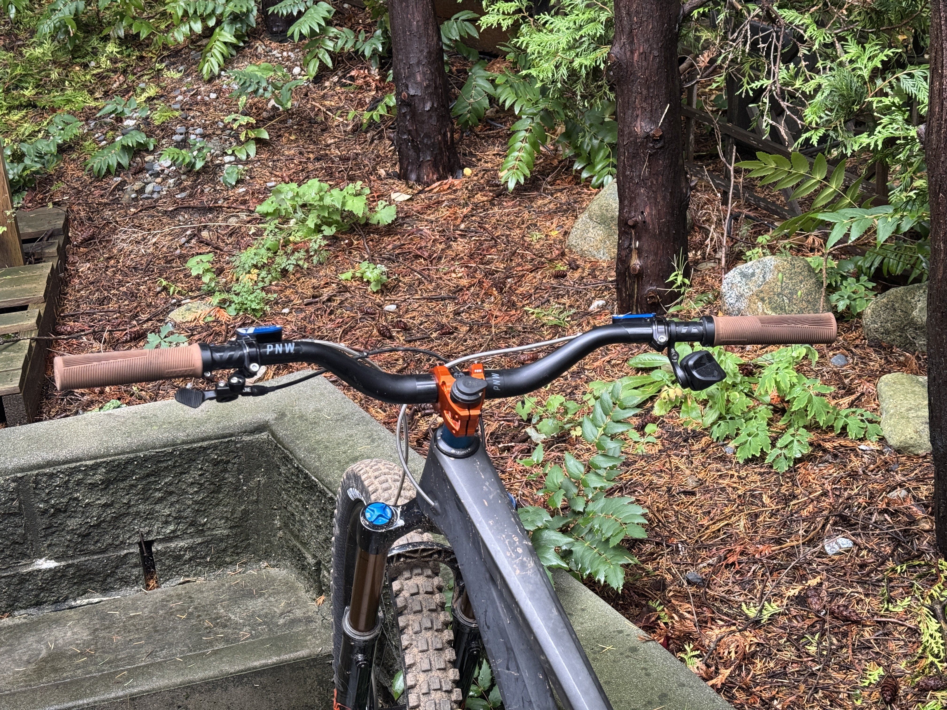 PNW Loam Stem and Range Handlebar