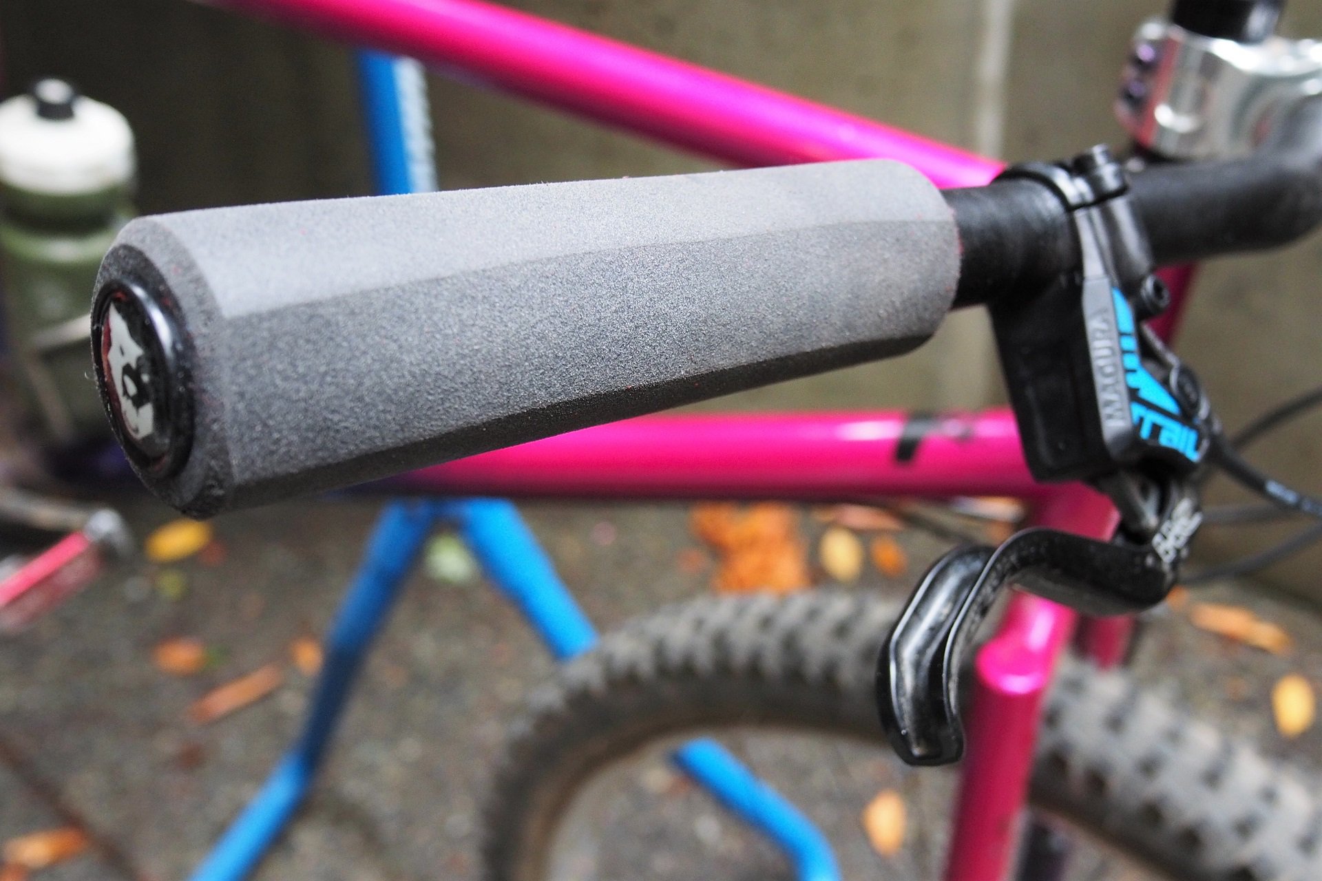 Wolf Tooth Karv Handlebars Grips