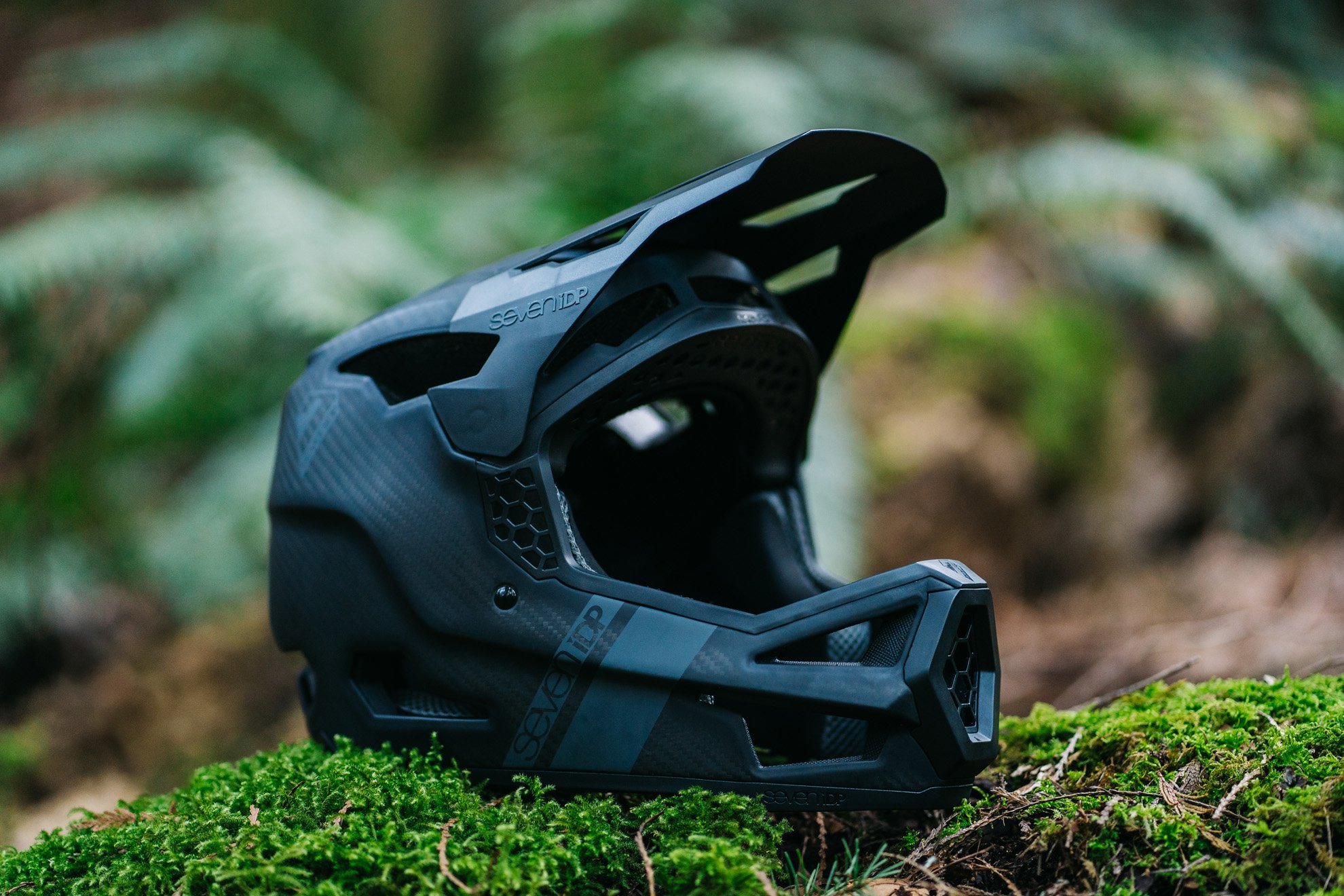 7idp carbon helmet