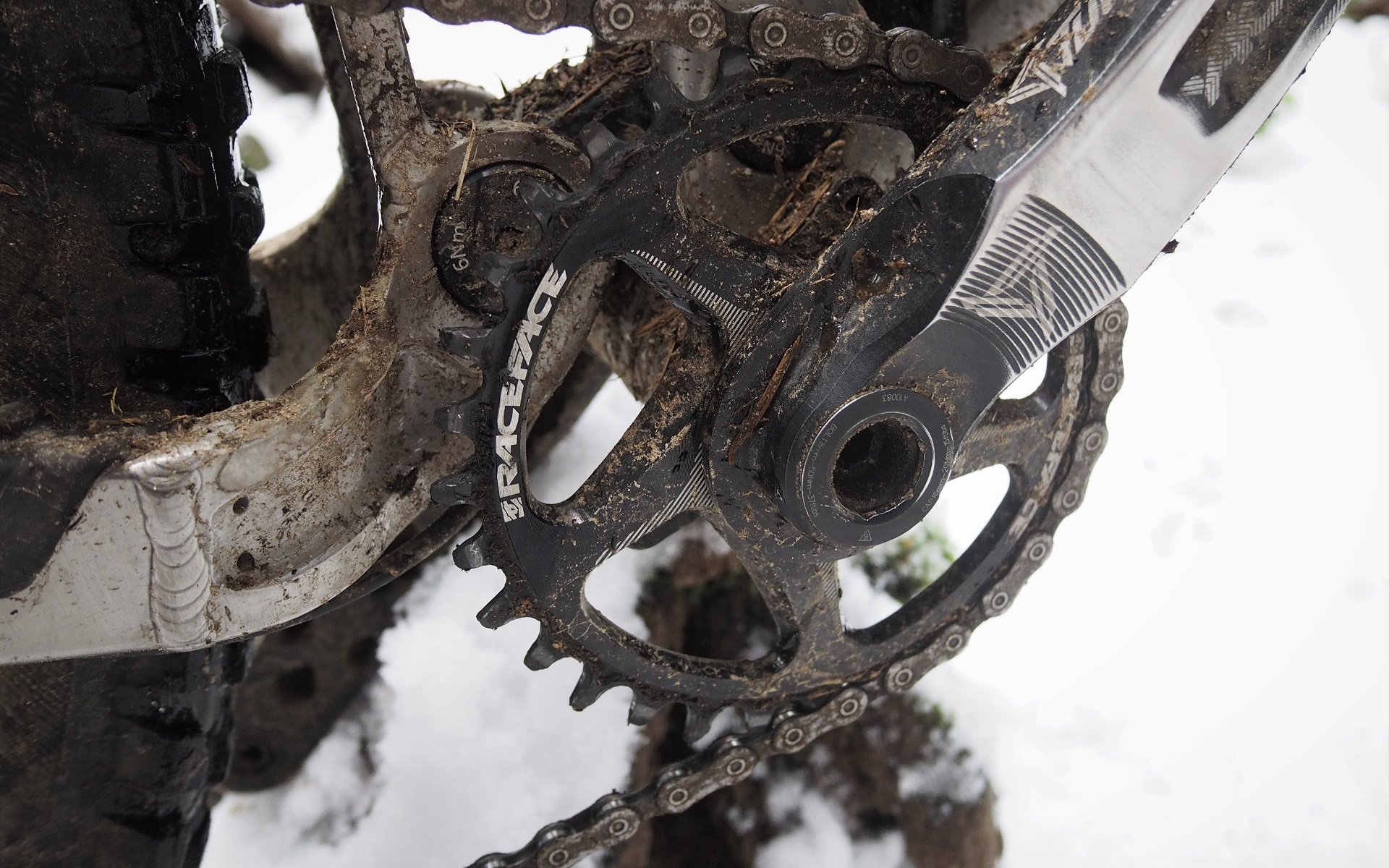 7 steps to fitting a Race Face Cinch bottom bracket and crankset