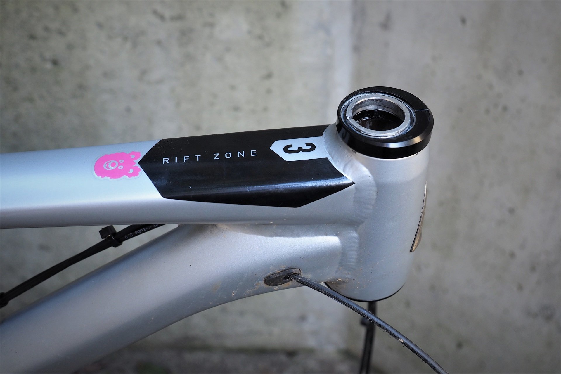 EMRG Virtual Pivot Headset lets you adjust fork offset, not head angle -  Bikerumor