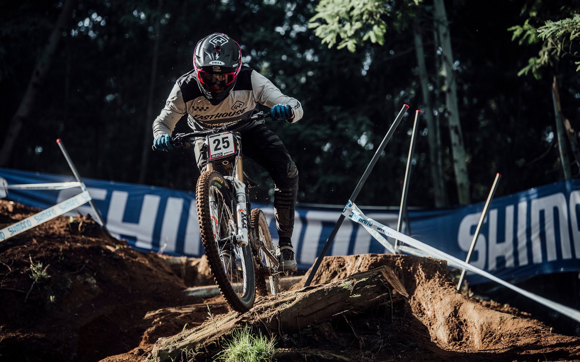 Jamie Edmondson racing his way to fourth at the final Lousã World Cup