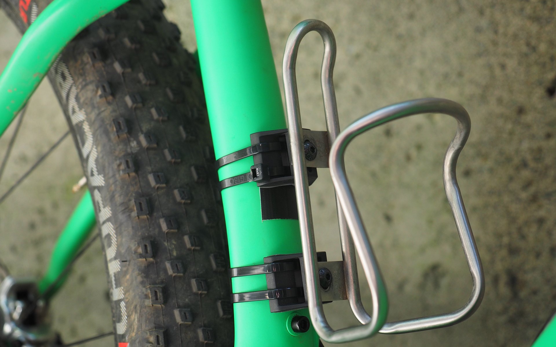 under downtube bottle cage