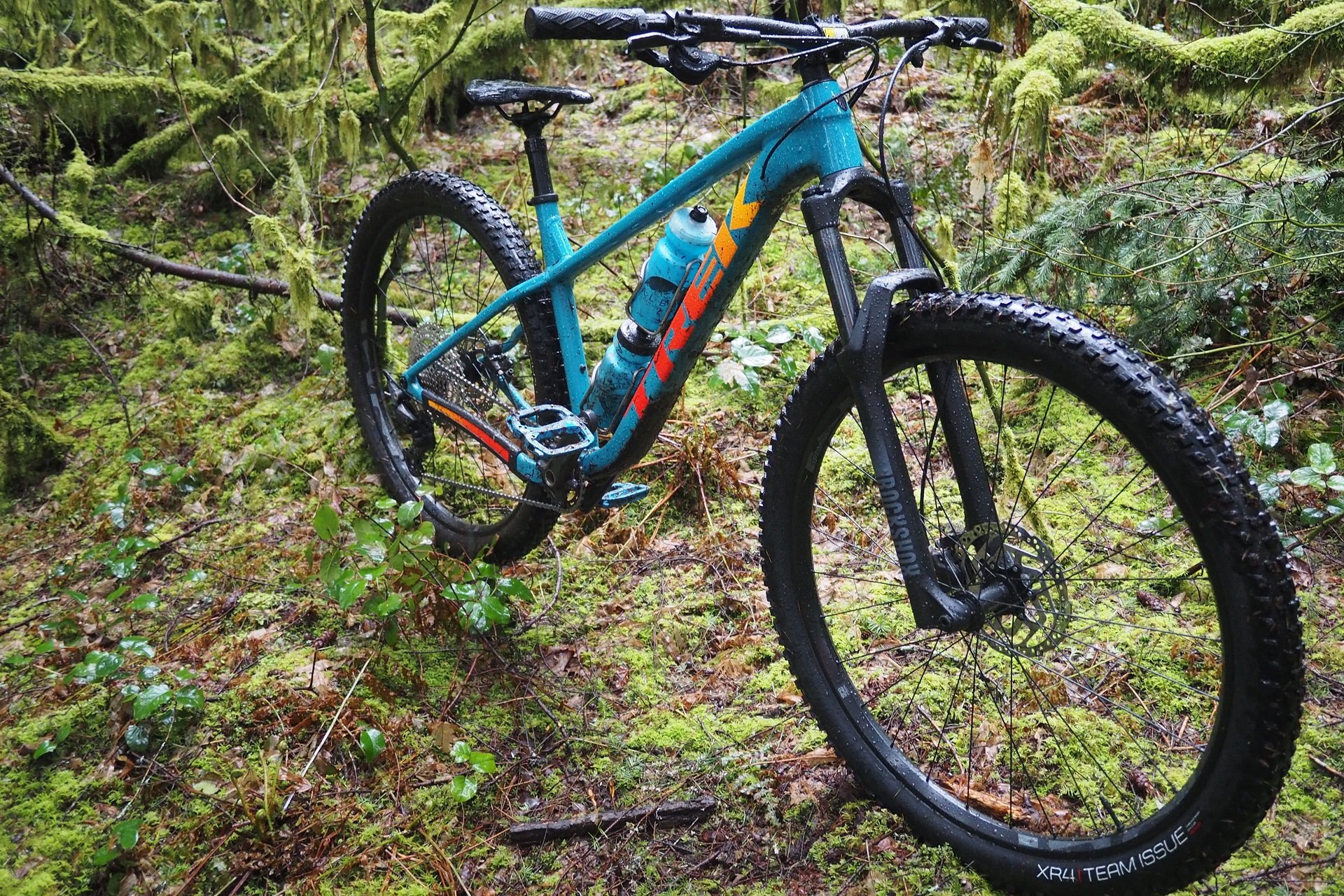 Trek roscoe 8 online vs specialized fuse expert