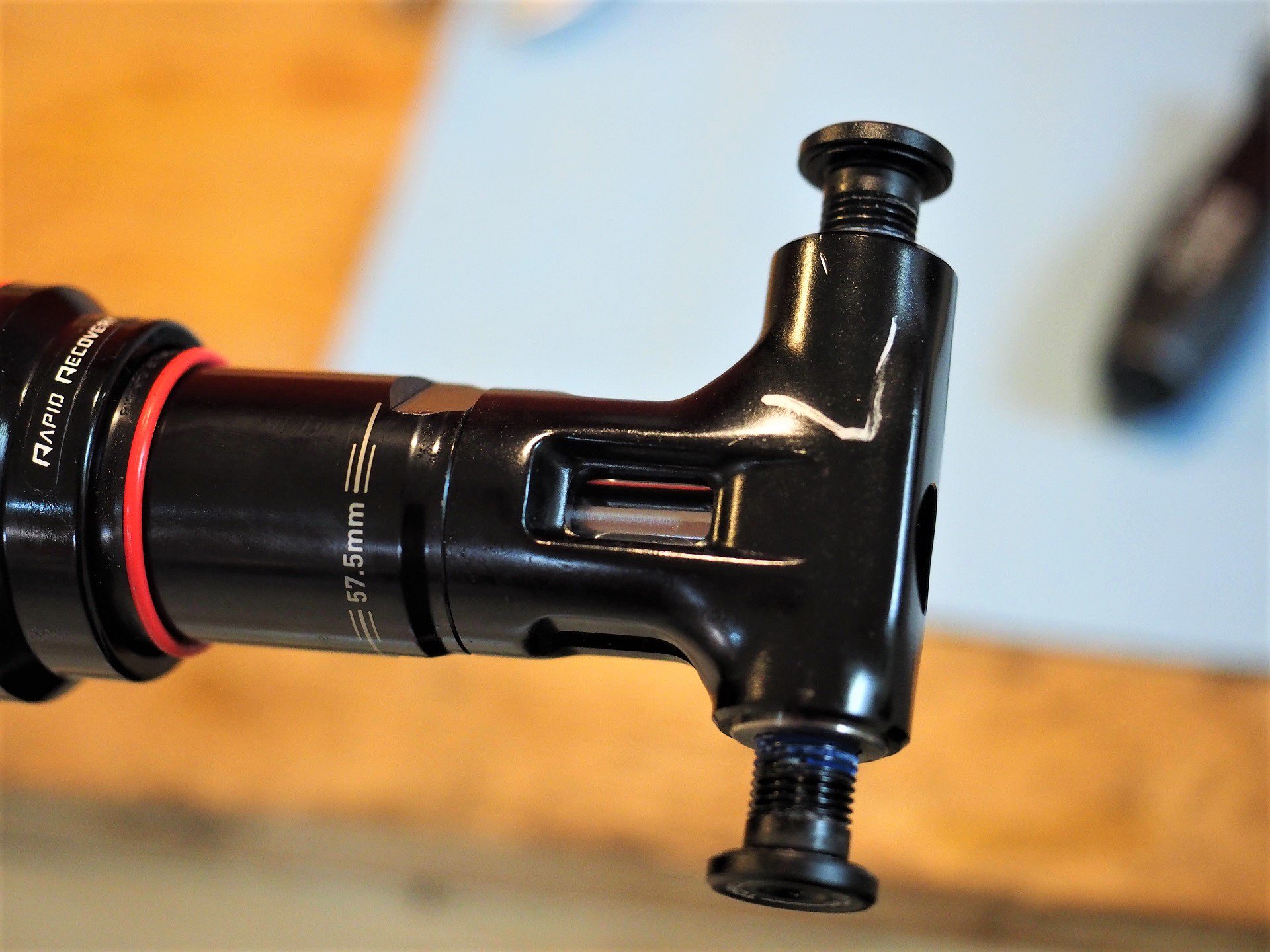 rockshox deluxe rt3 thru shaft