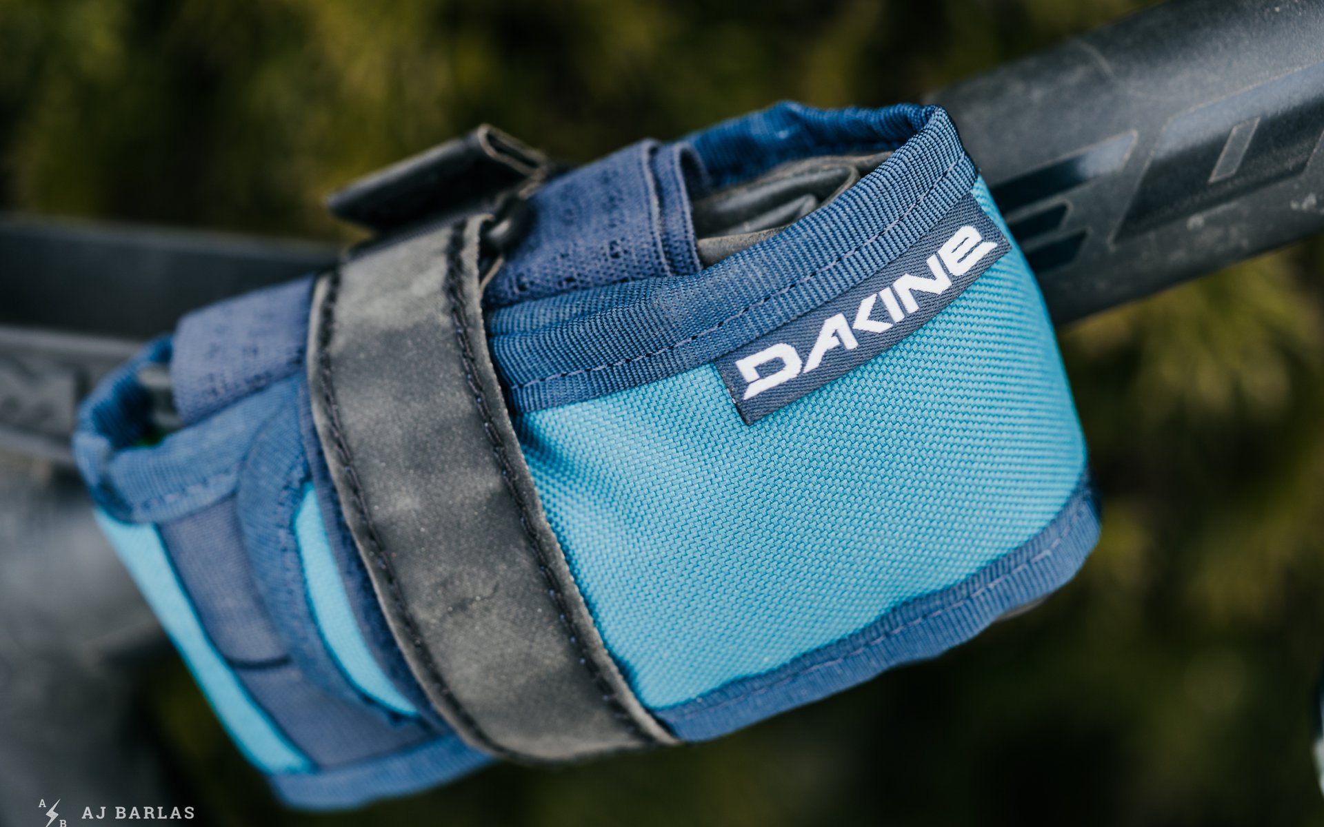 dakine hot laps gripper bike bag