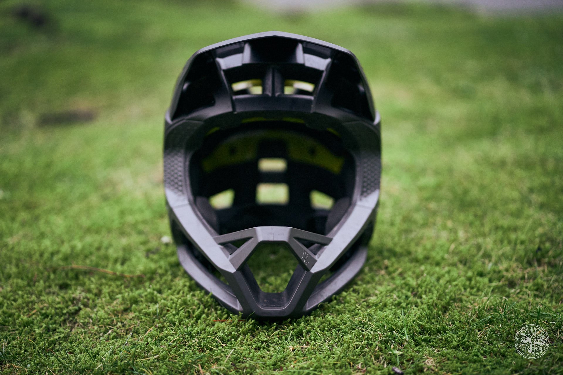 CASCO FOX PROFRAME MATTE NEGRO