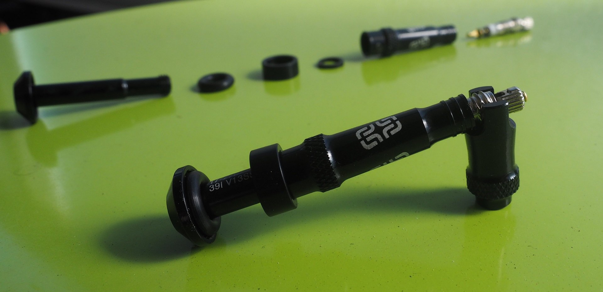 How to install tubeless valves - e*thirteen