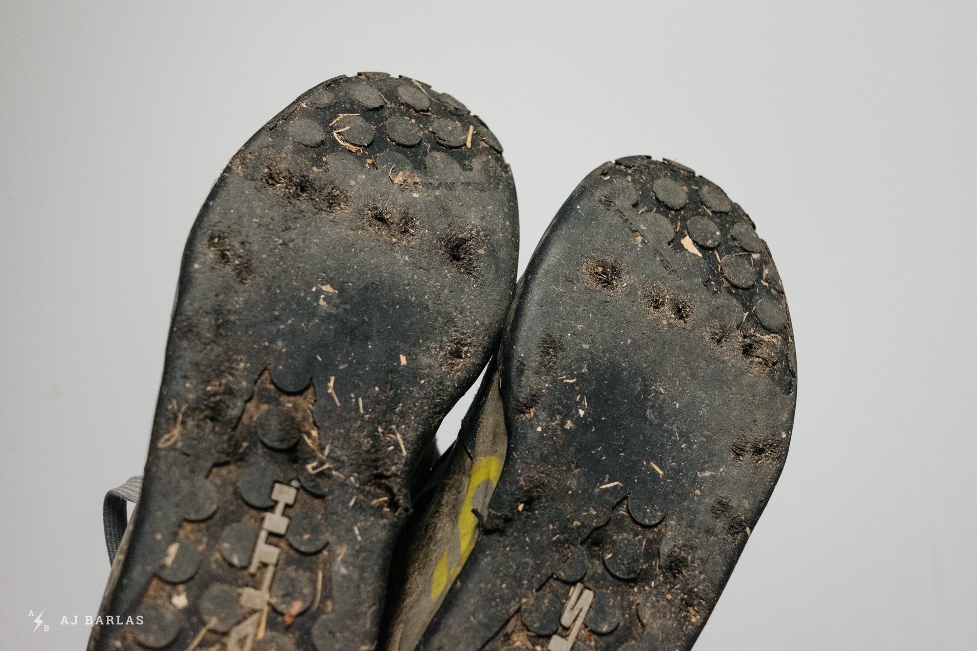 fiveten-freerider-contact-pins-holes-040221-ajbarlas-4417.jpg