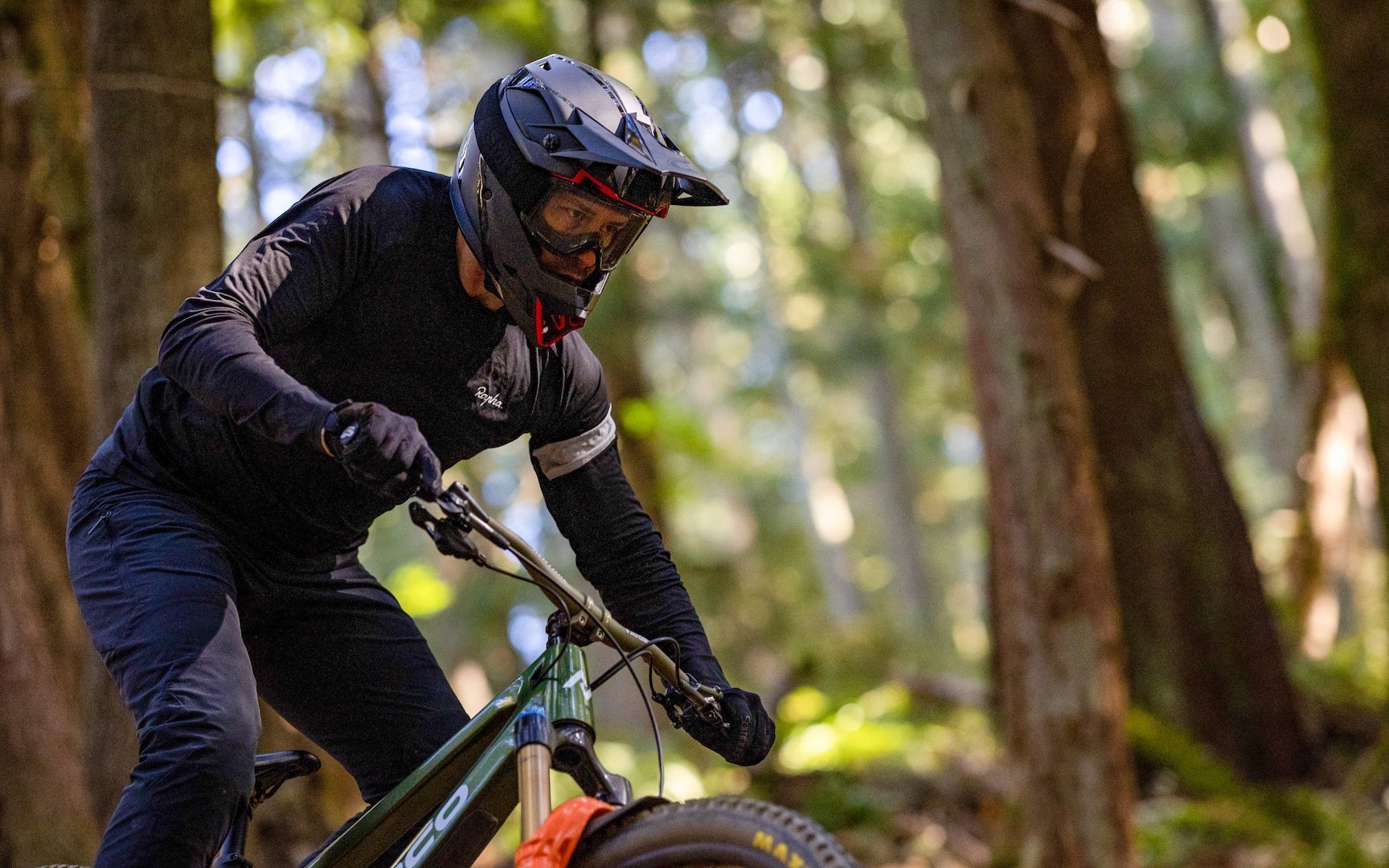 Bell mountain biking discount helmets