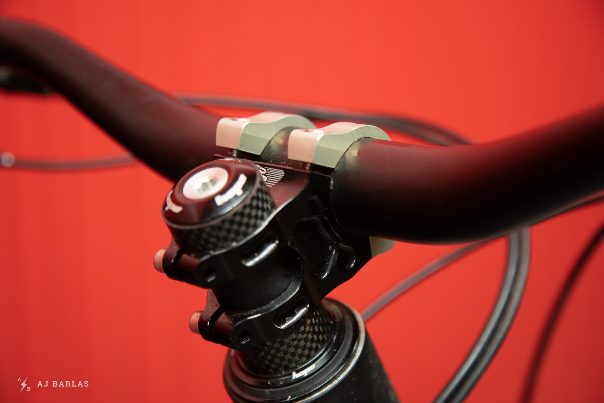 GeoMetron G16 with Renthal Apex 40mm Stem