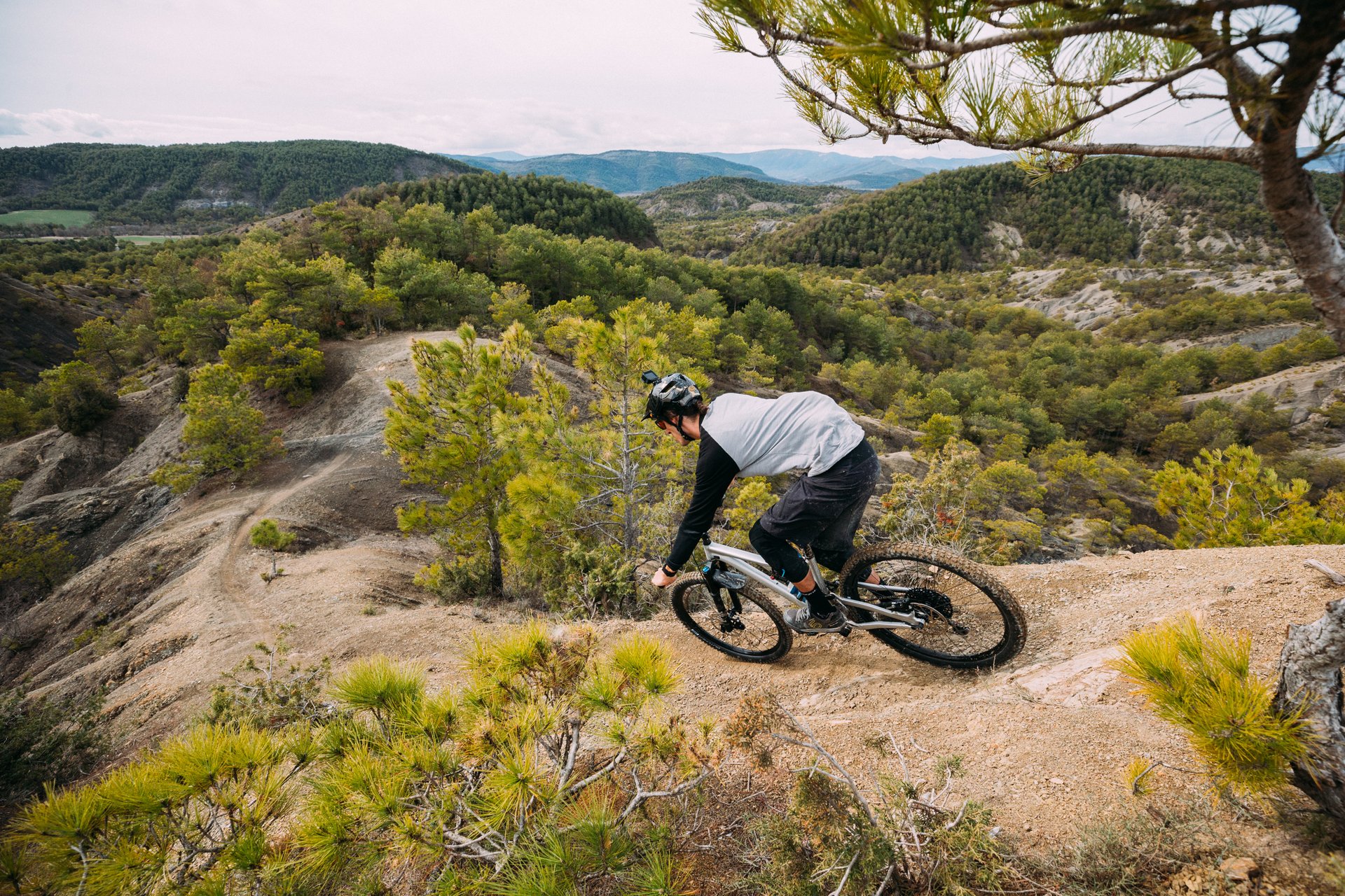 AJ Barlas riding the 2018 Specialized Stumpjumper Evo 29 in Spain