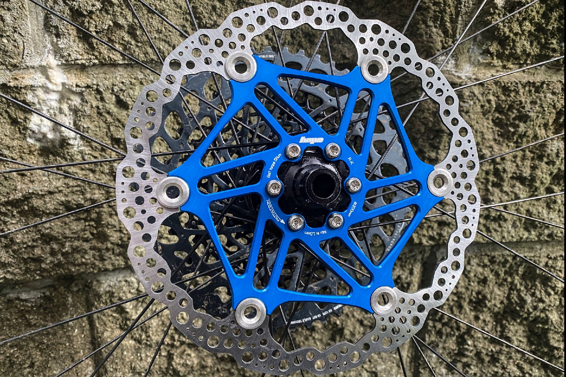 Hope Tech 4 E4 Brake Review  Beautiful UK-made stoppers with maximum feel