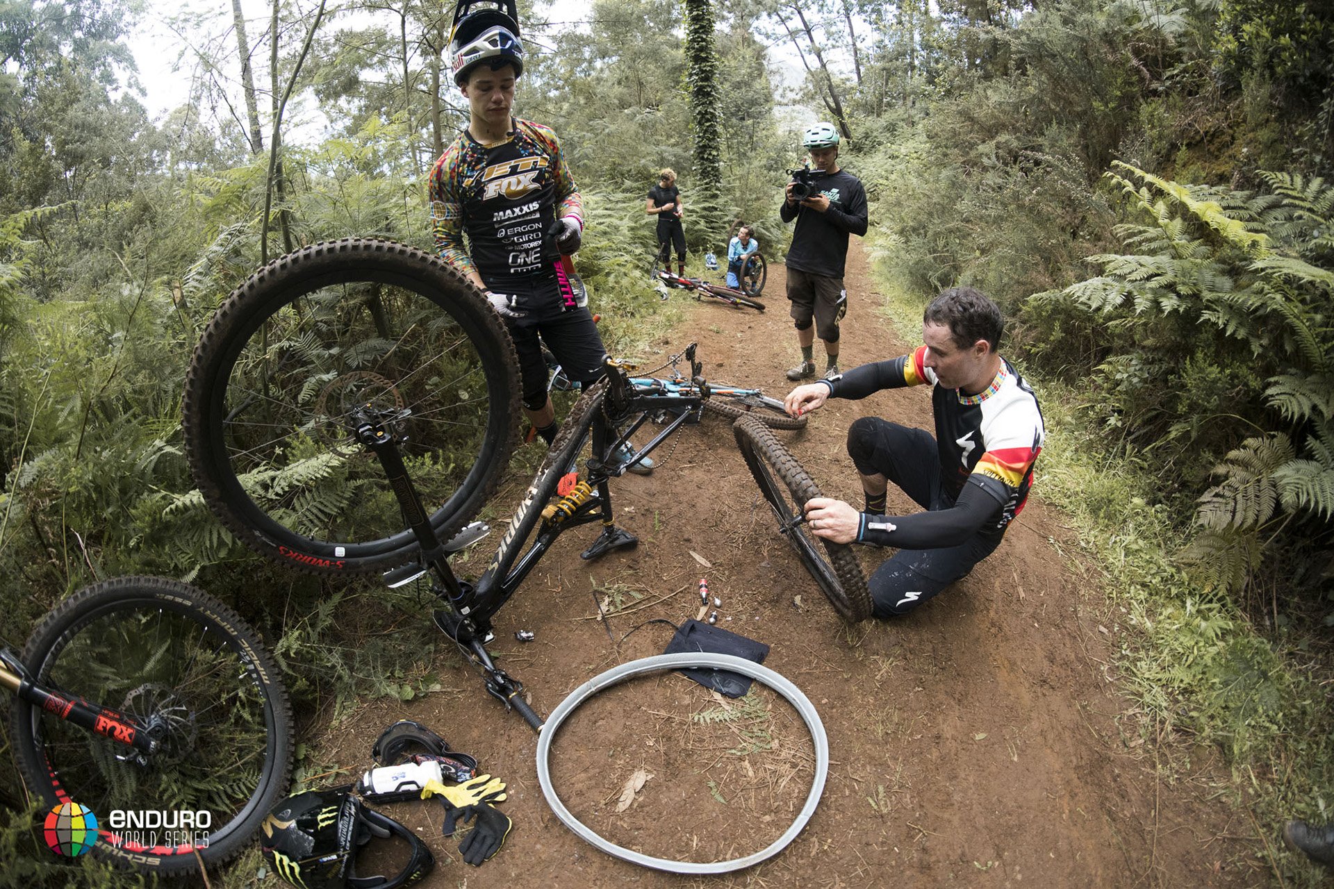 Team Specialized relies on carbon wheels but they apparently swap them before every race.