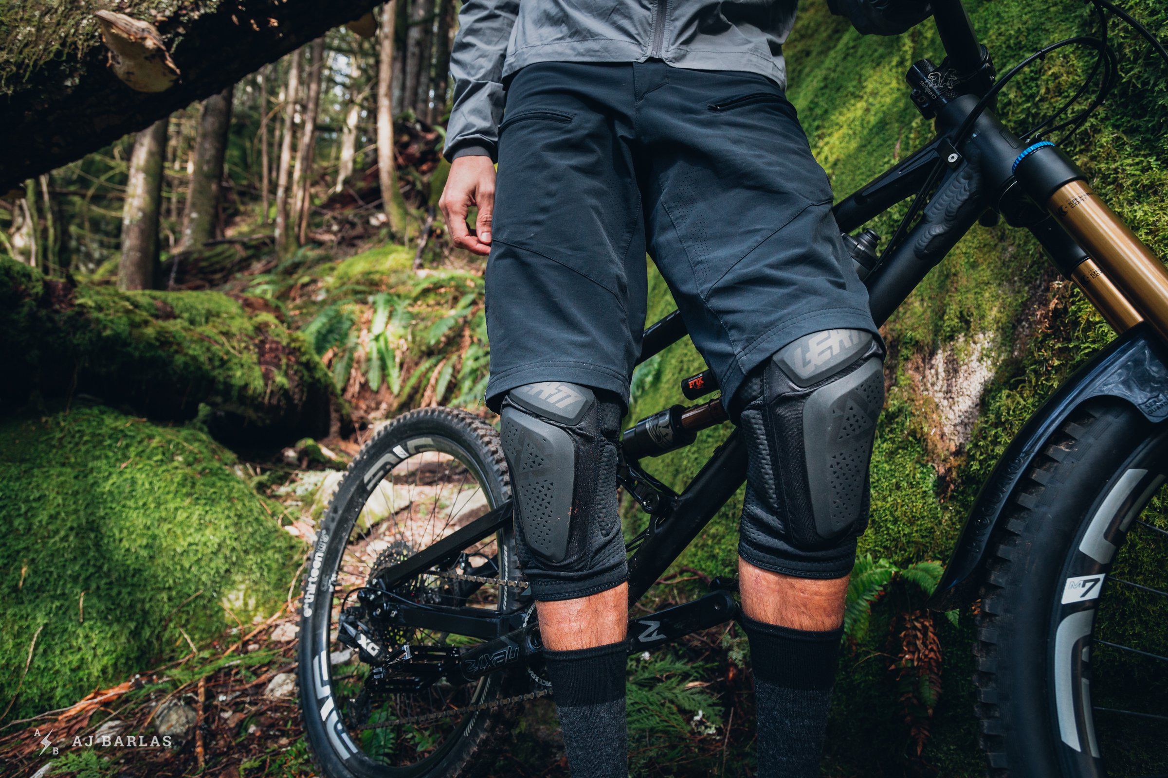 Leatt mountain store bike knee pads