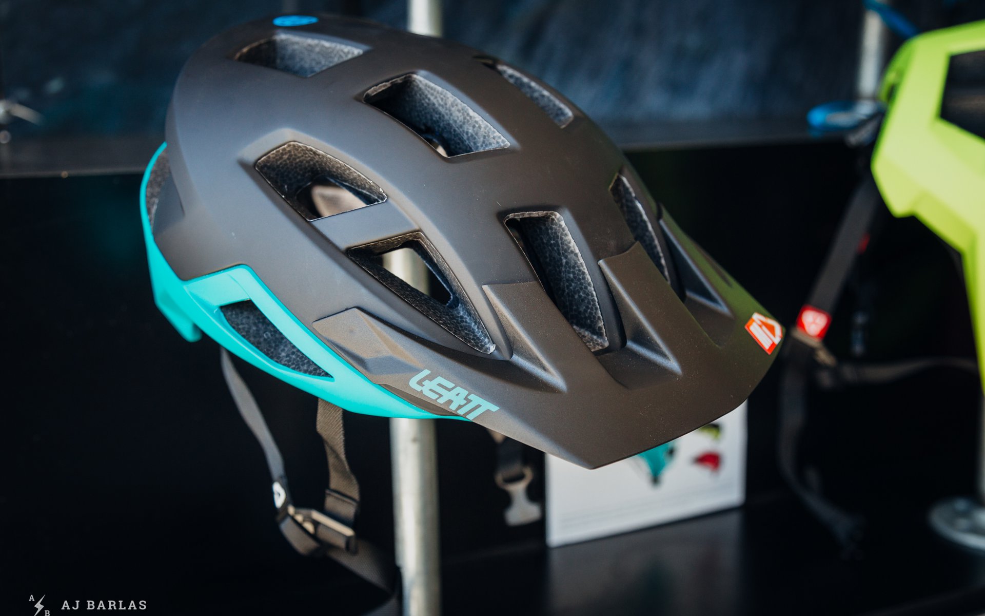 Leatt DBX 2.0 Trail Helmet