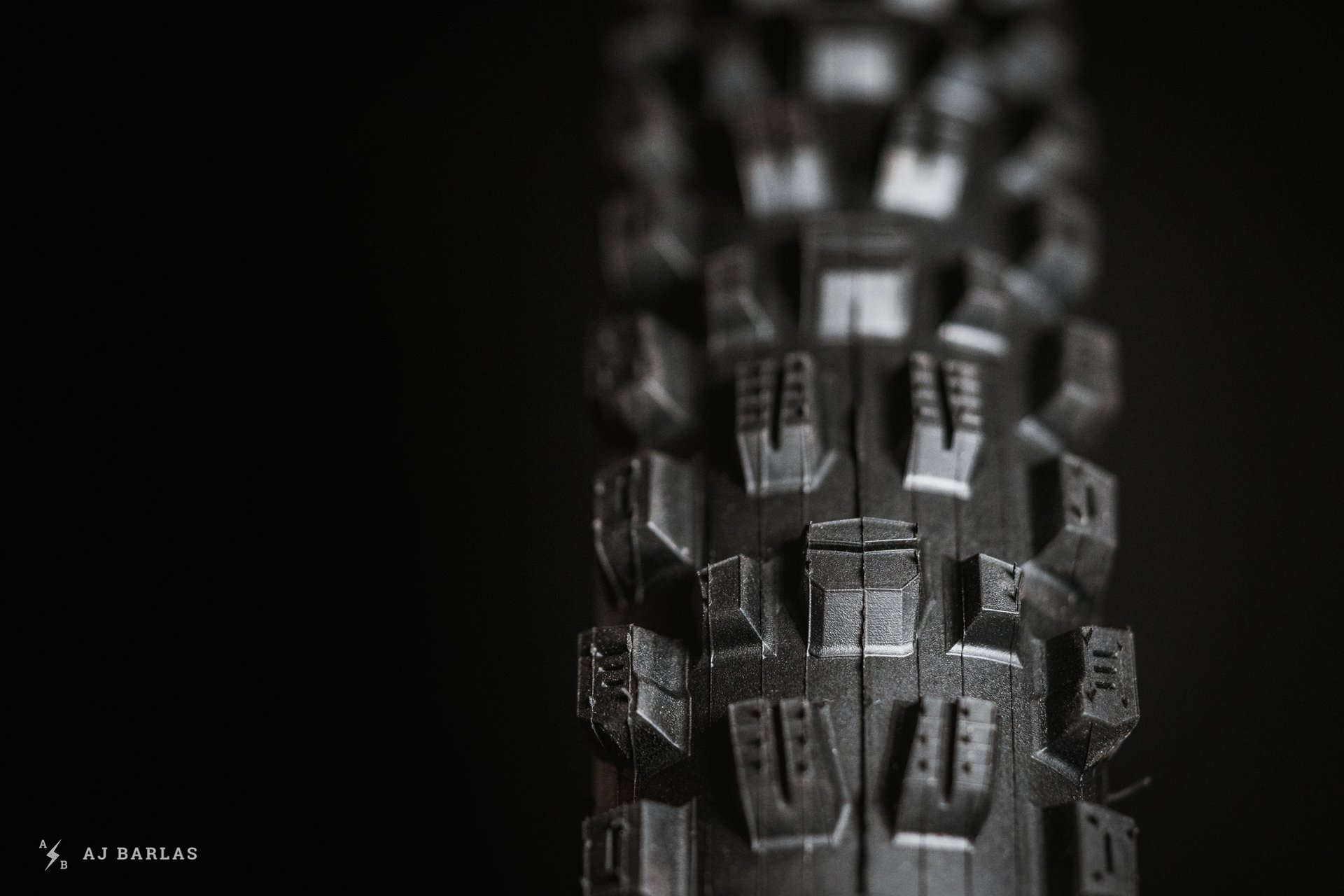 maxxis-assegai-tire-130619-ajbarlas-03248.jpg