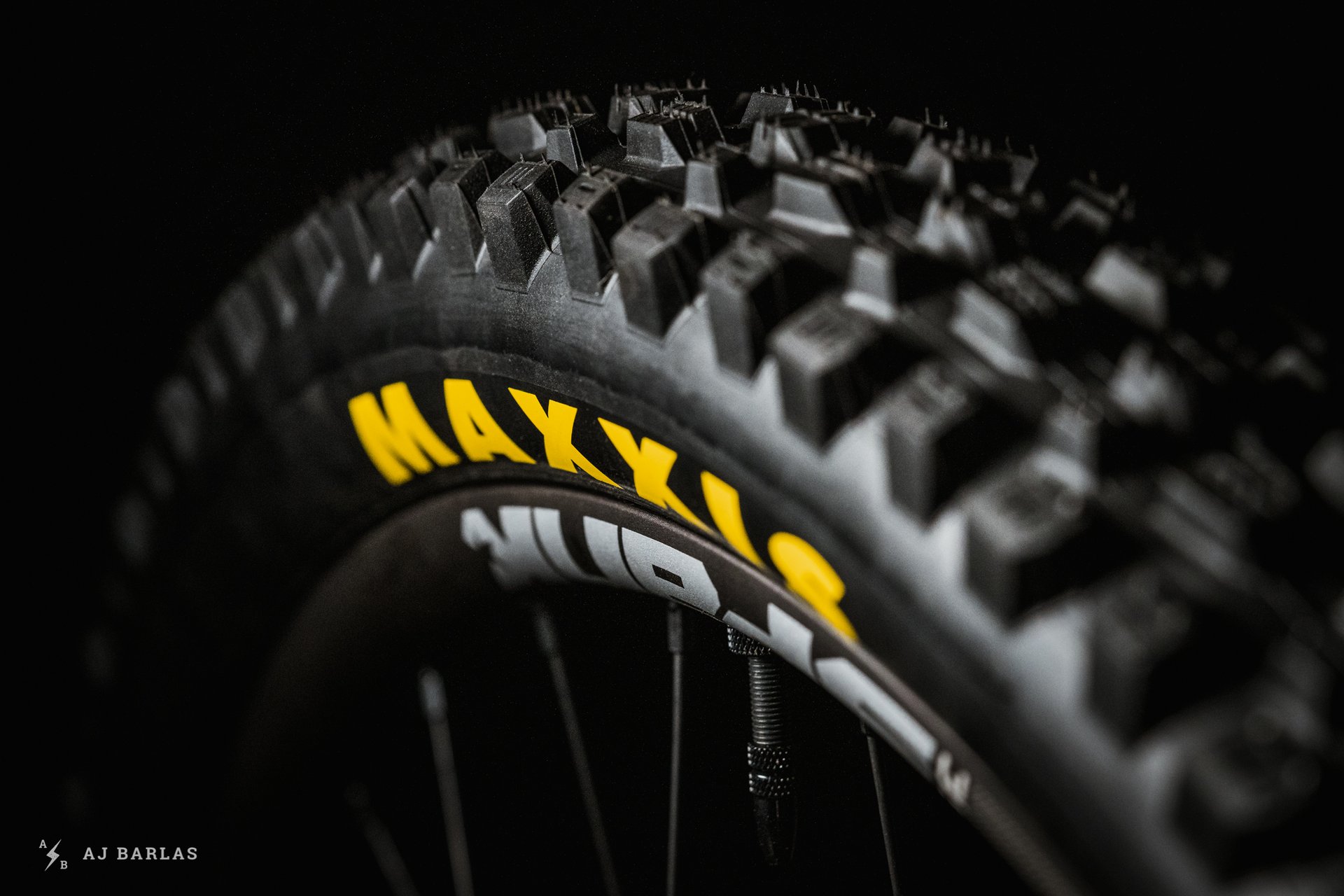 maxxis-assegai-tire-130619-ajbarlas-03257.jpg