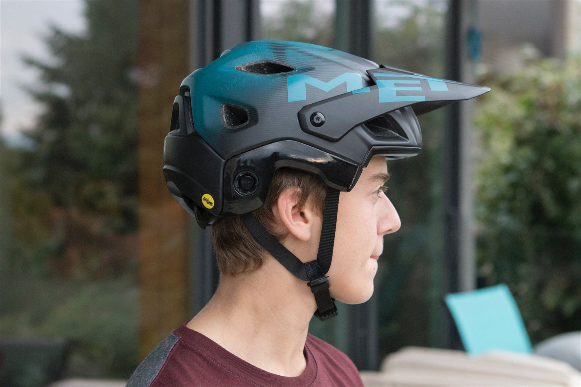 met parachute mcr mips helmet 2021