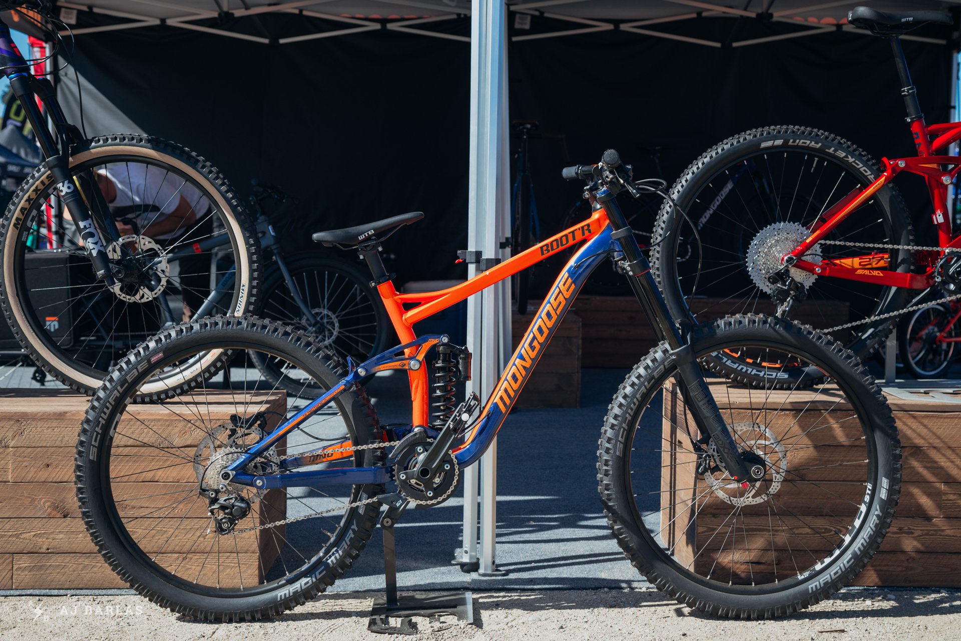 Mongoose dh online bike