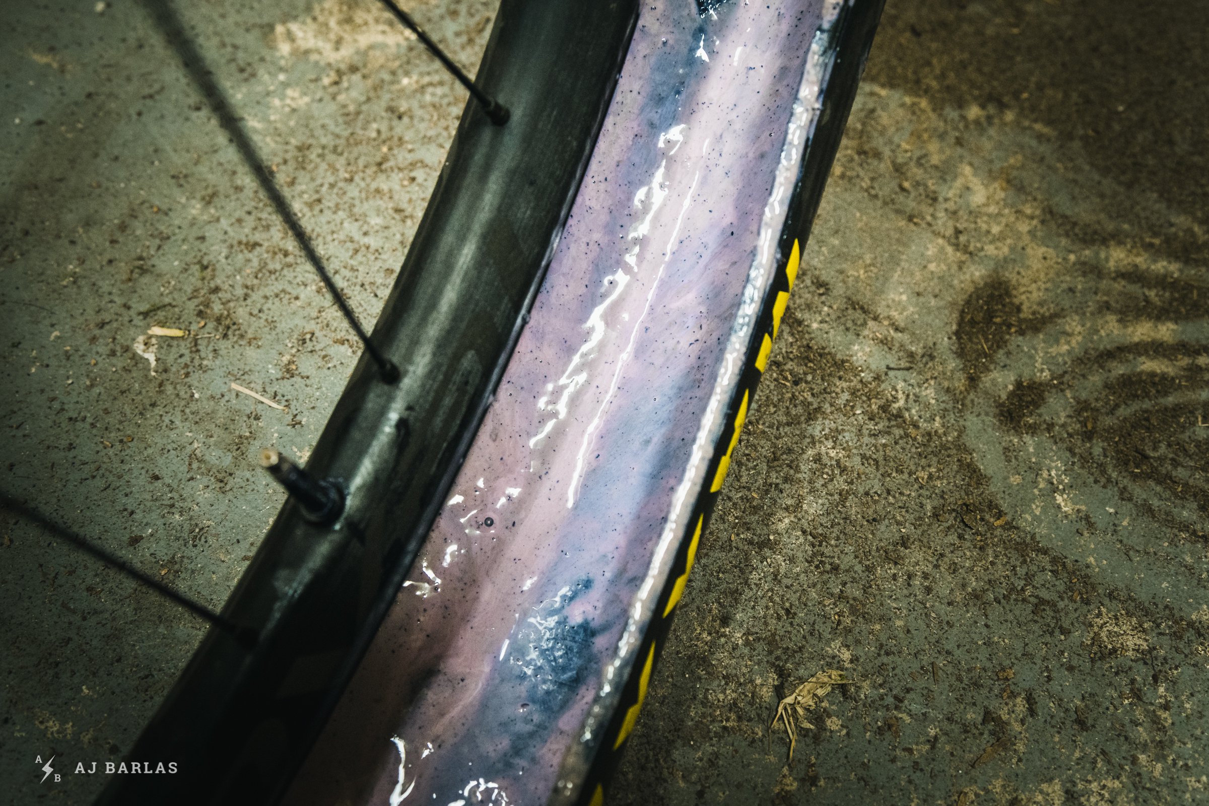 Video: How to Properly Clean Out Tubeless Tires 