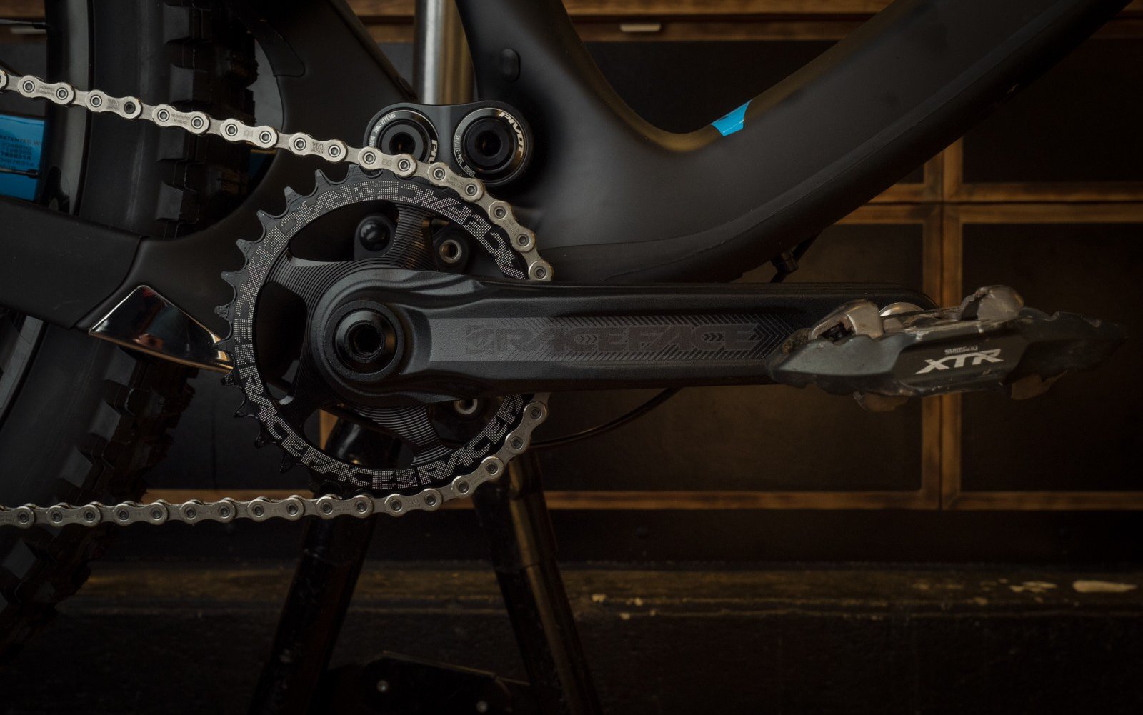 Race Face Aeffect Cranks: Boxing Above Their Weight