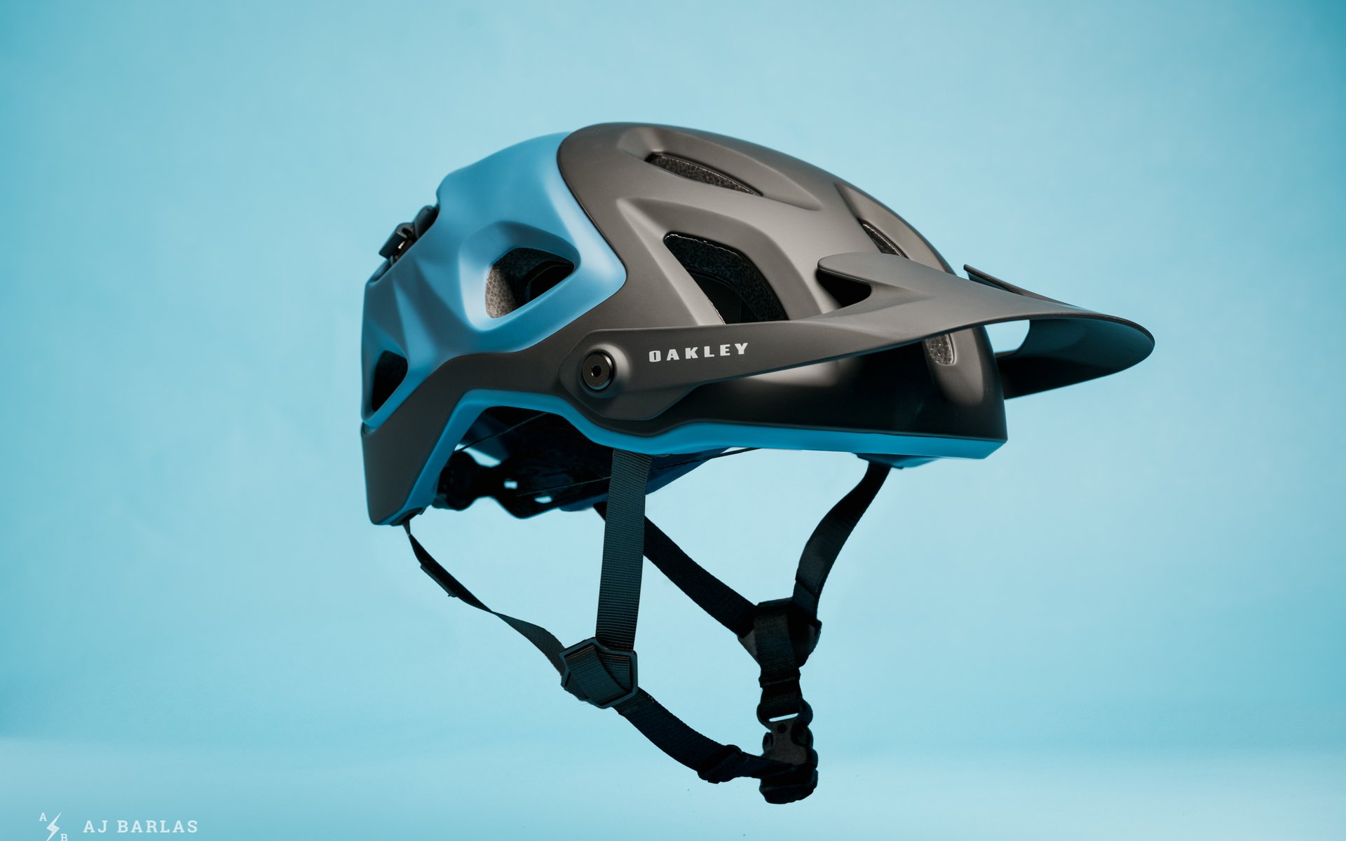 oakley mountain bike helmet