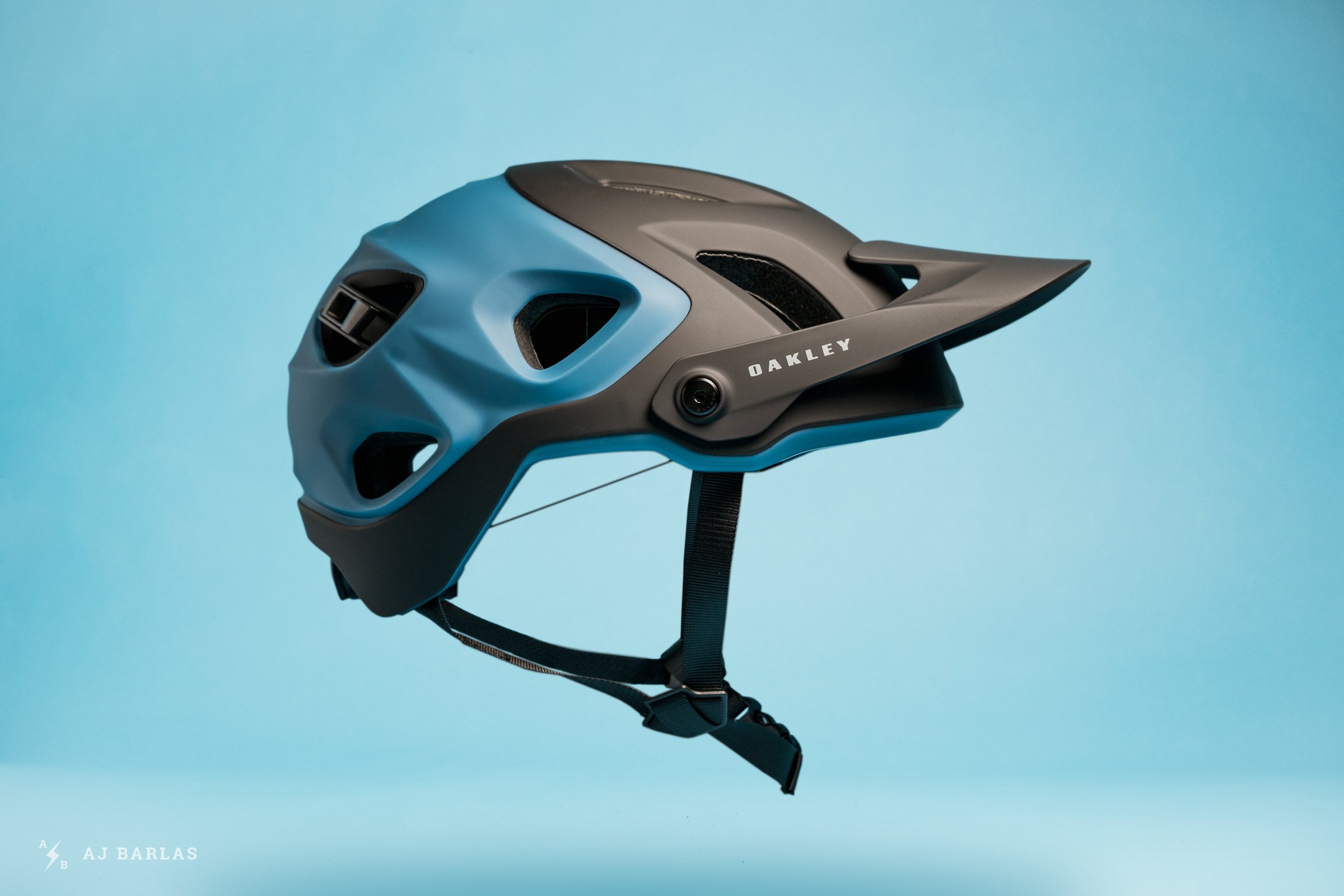 Oakley drt5 2024 helmet sizing