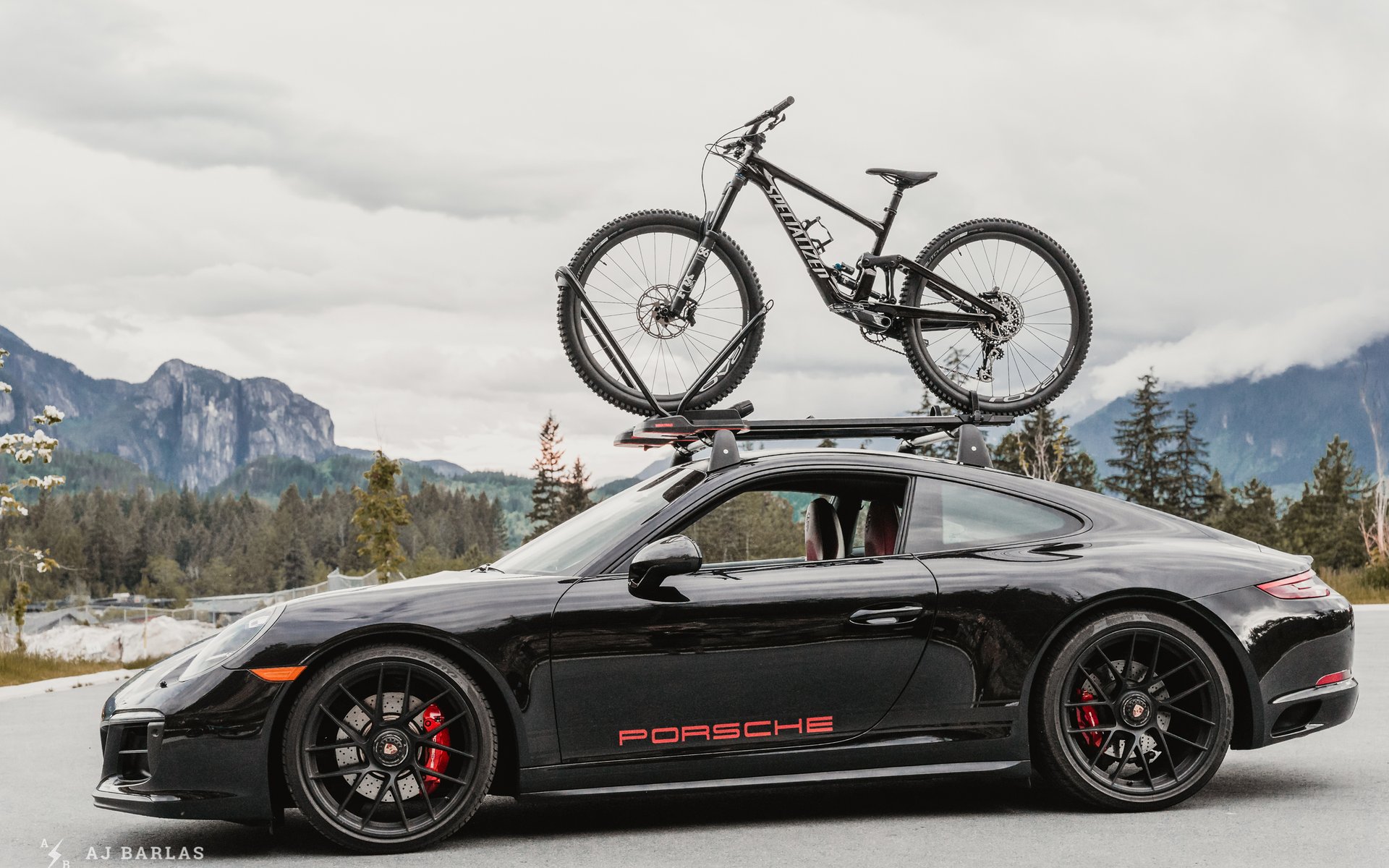 https://nsmb.com/media/images/porsche-911-gts-specialized-endu.2e16d0ba.fill-1920x1200_muYqLiF.jpg